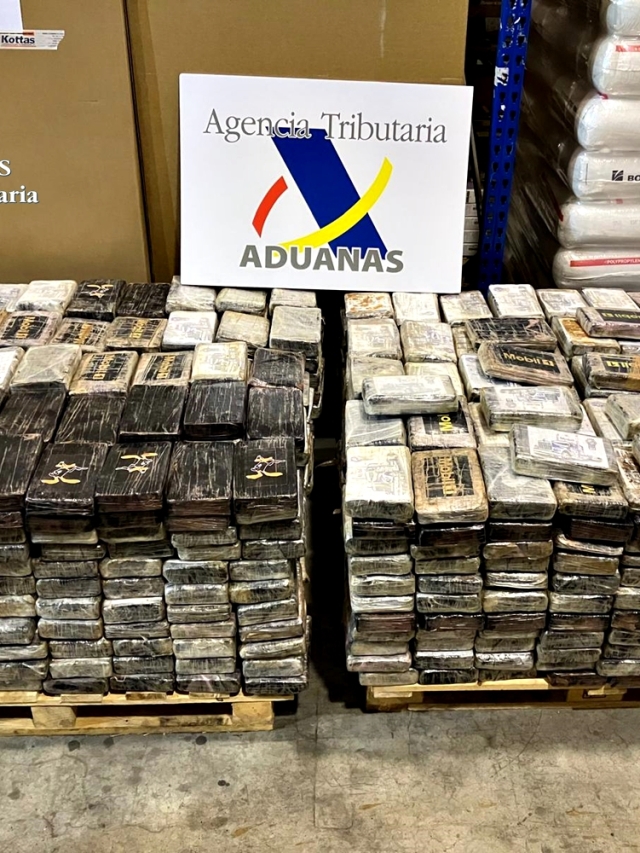 Funcionarios de Vigilancia Aduanera de la Agencia Tributaria han intervenido 1.190 kilos de cocaína oculta en un macrocargamento de 335 toneladas de cartón