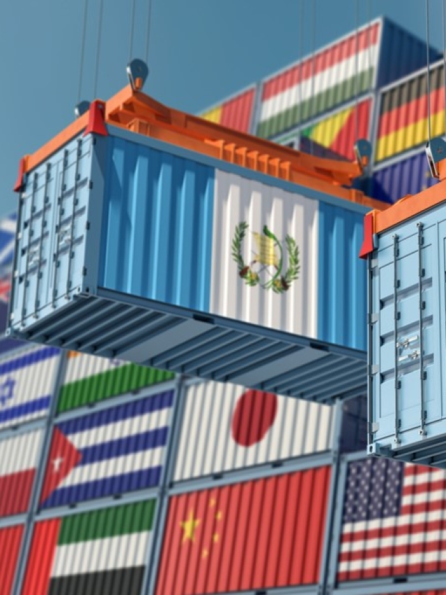 vista de contenedores con banderas Guatemala Estados Unidos