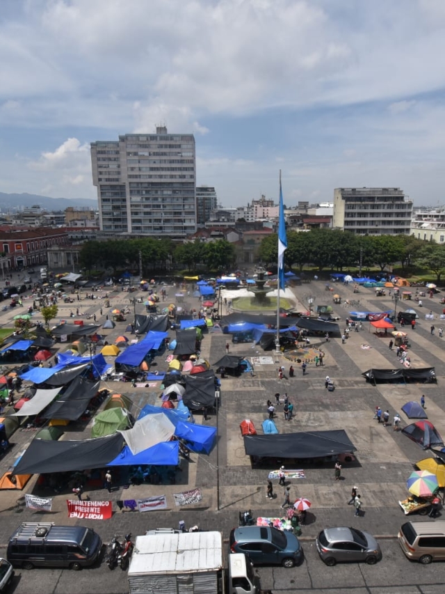 paro protesta de maestros del sindicato magisterio en plaza de la constitucion