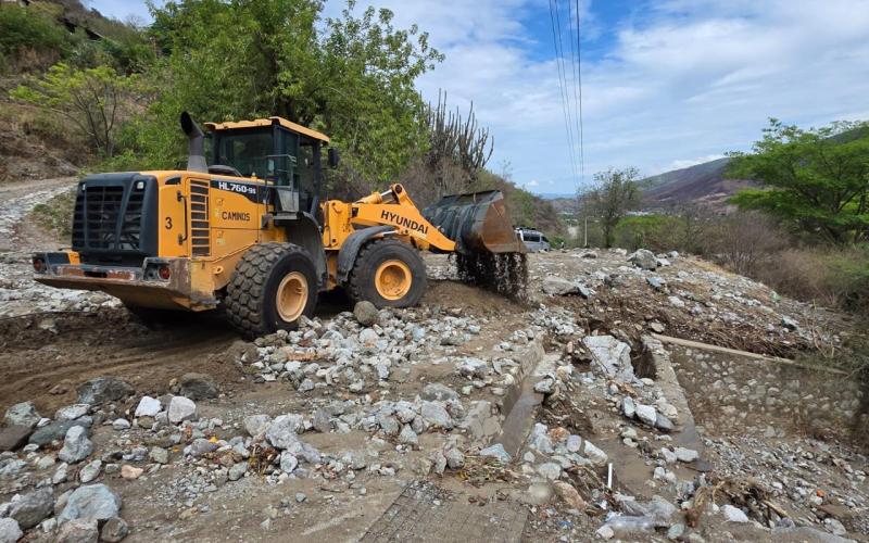 Primeras lluvias de junio causan derrumbes y socavamientos en varias rutas del país