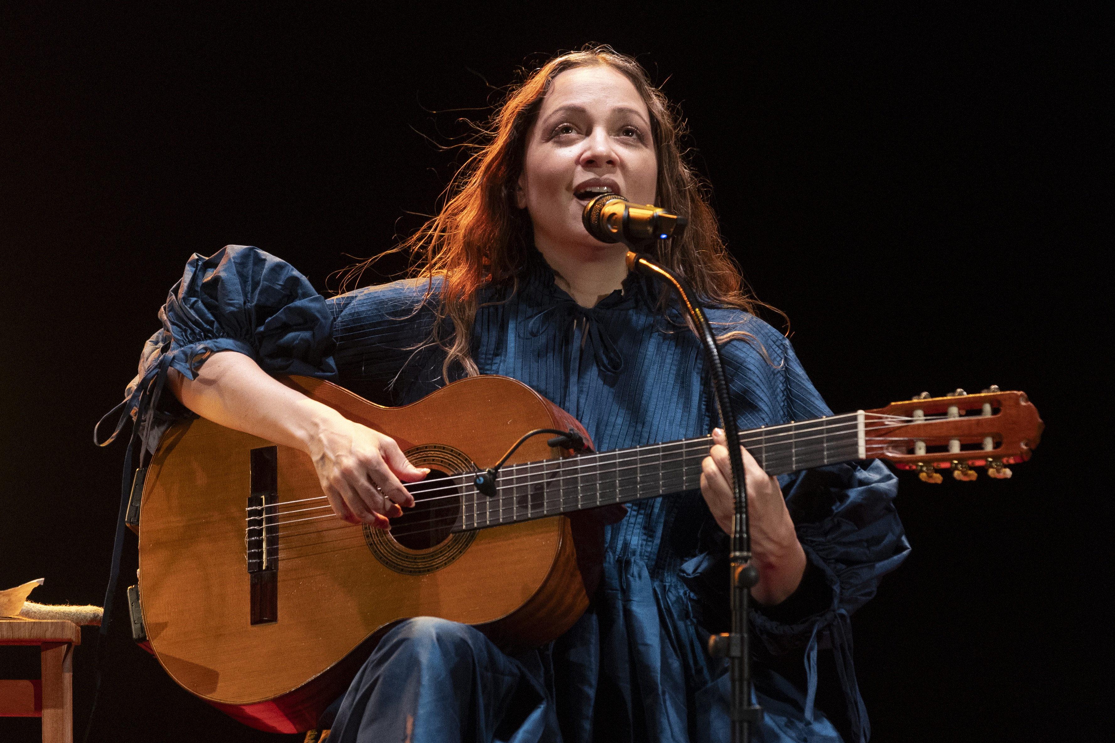 CARTAGENA (MURCIA), 18/07/2025.- La artista mexicana Natalia Lafourcade durante el concierto que ha ofrecido en la jornada inaugural del Festival La Mar de Músicas, este viernes en el Auditorio Paco Martín de Cartagena. EFE/Marcial Guillén
