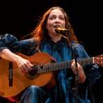 CARTAGENA (MURCIA), 18/07/2025.- La artista mexicana Natalia Lafourcade durante el concierto que ha ofrecido en la jornada inaugural del Festival La Mar de Músicas, este viernes en el Auditorio Paco Martín de Cartagena. EFE/Marcial Guillén