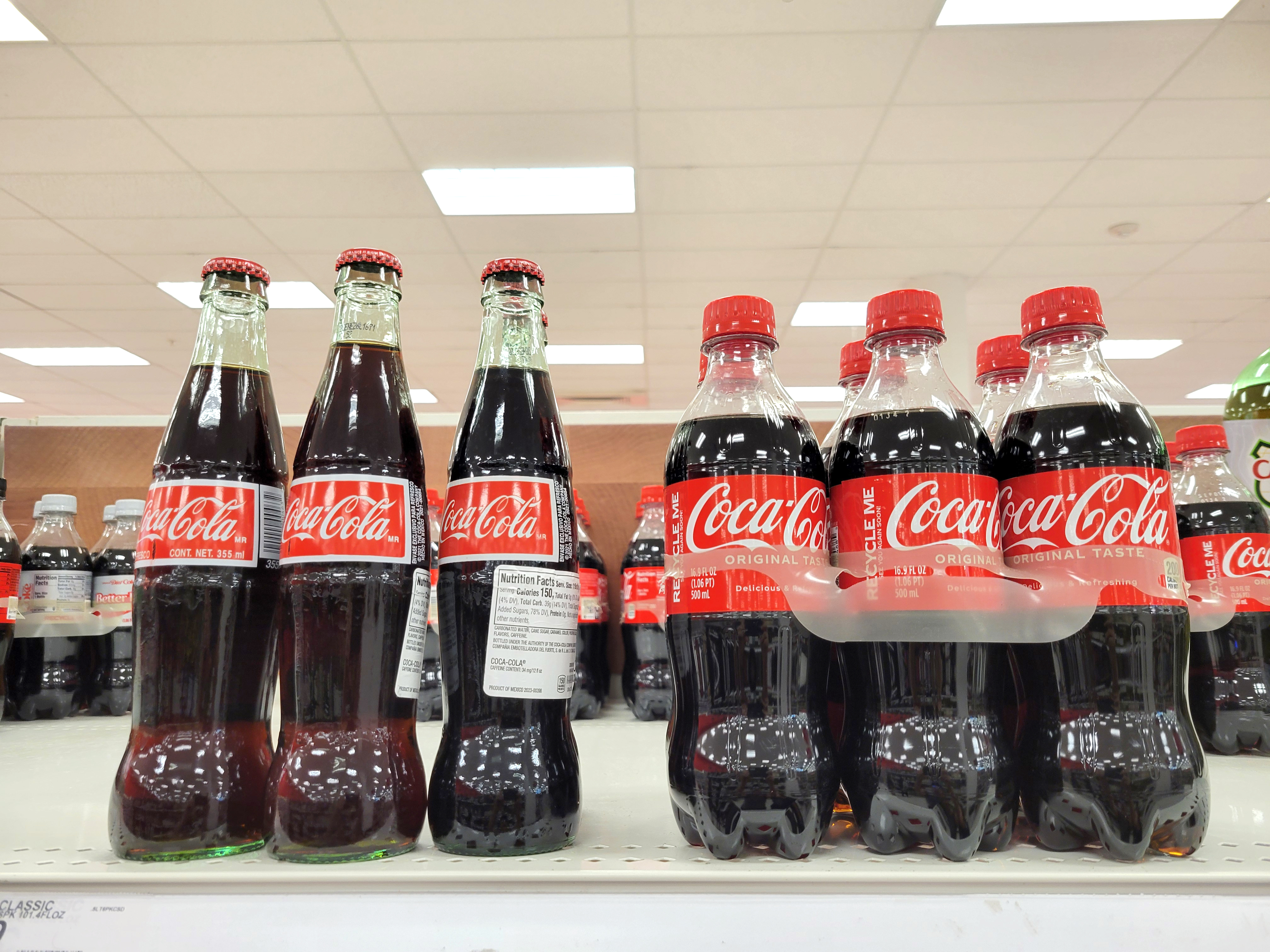 Coca-Cola anunció que incluirá azúcar de caña para un producto que distribuirá en EE. UU. (Foto Prensa Libre: EFE)