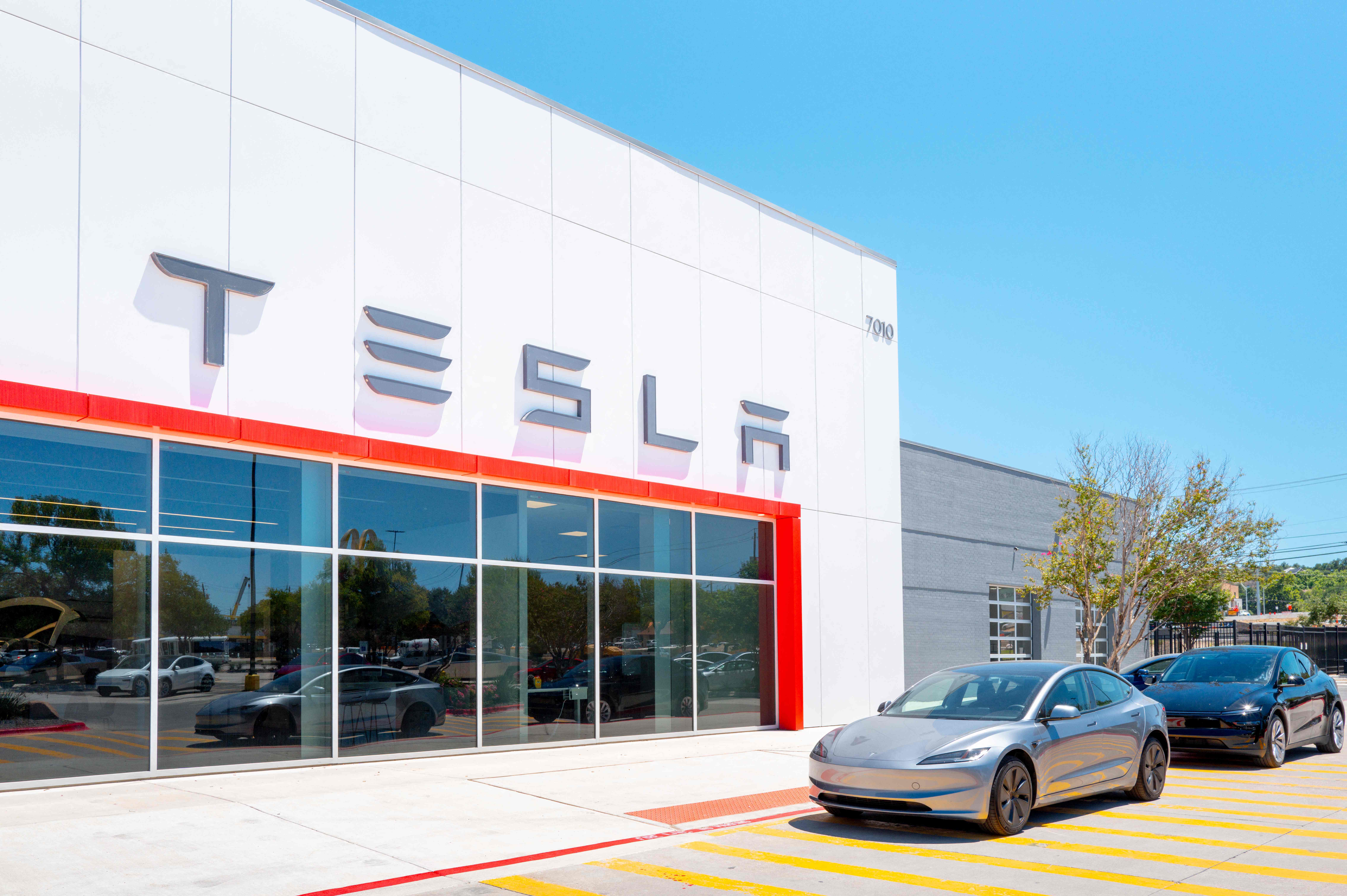 Tesla aprueba millonario paquete de acciones para Musk en medio de ...
