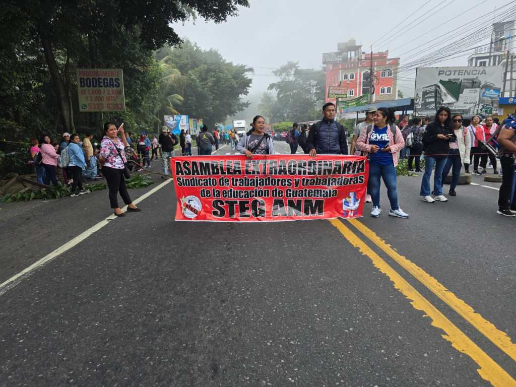 Maestros bloquean Suchitepéquez