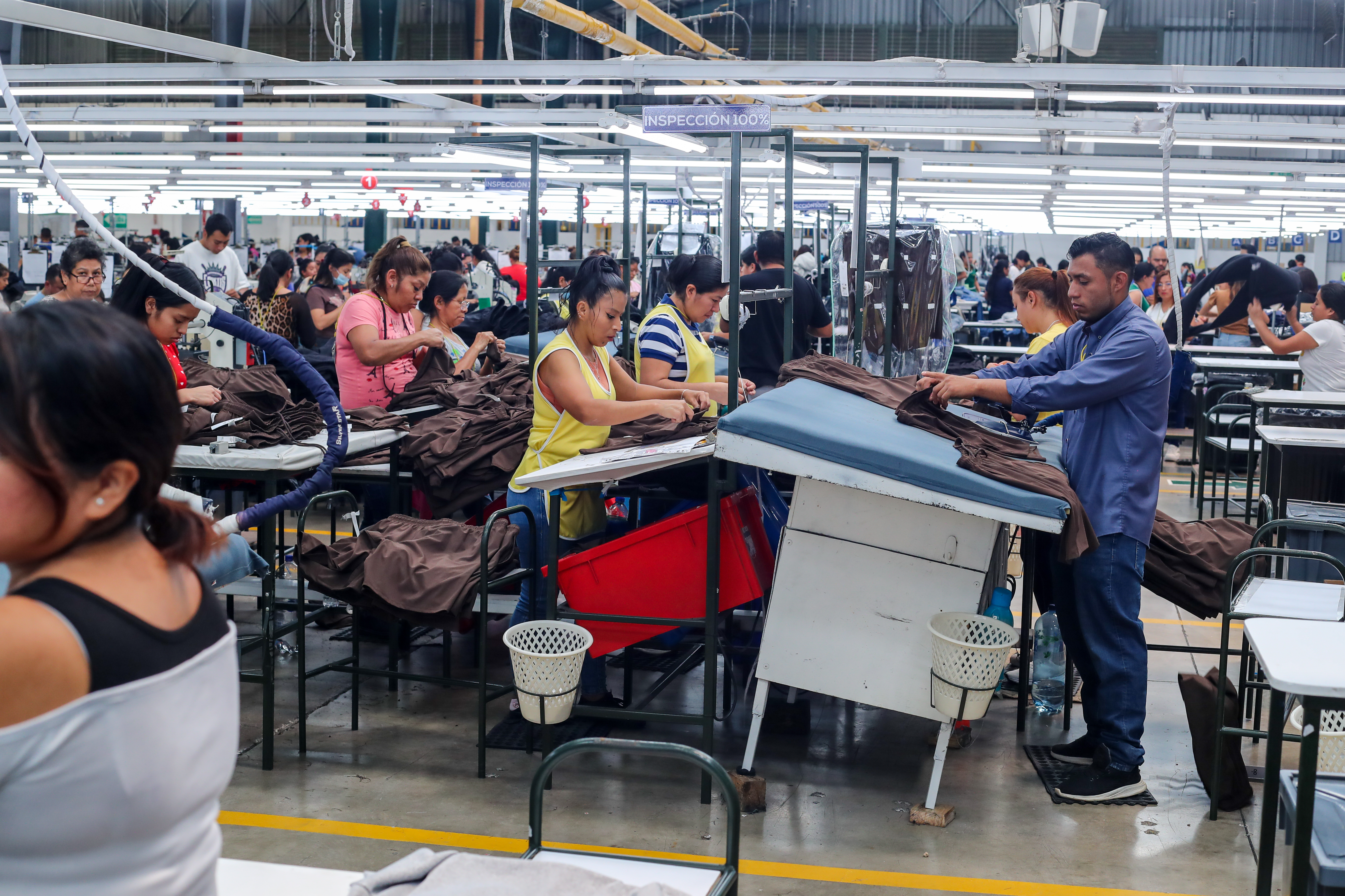 MAQUILAS, CAPITAL HUMANO. Se realiz una visita a la maquila Visiontex para documentar parte del trabajo textiles que se realiza, adems, de entrevistar a Juan Andrs Snchez, directivo de la maquila. En la imagen, maquinaria y empleados de la maquila.

Juan Diego Gonzlez.  160725