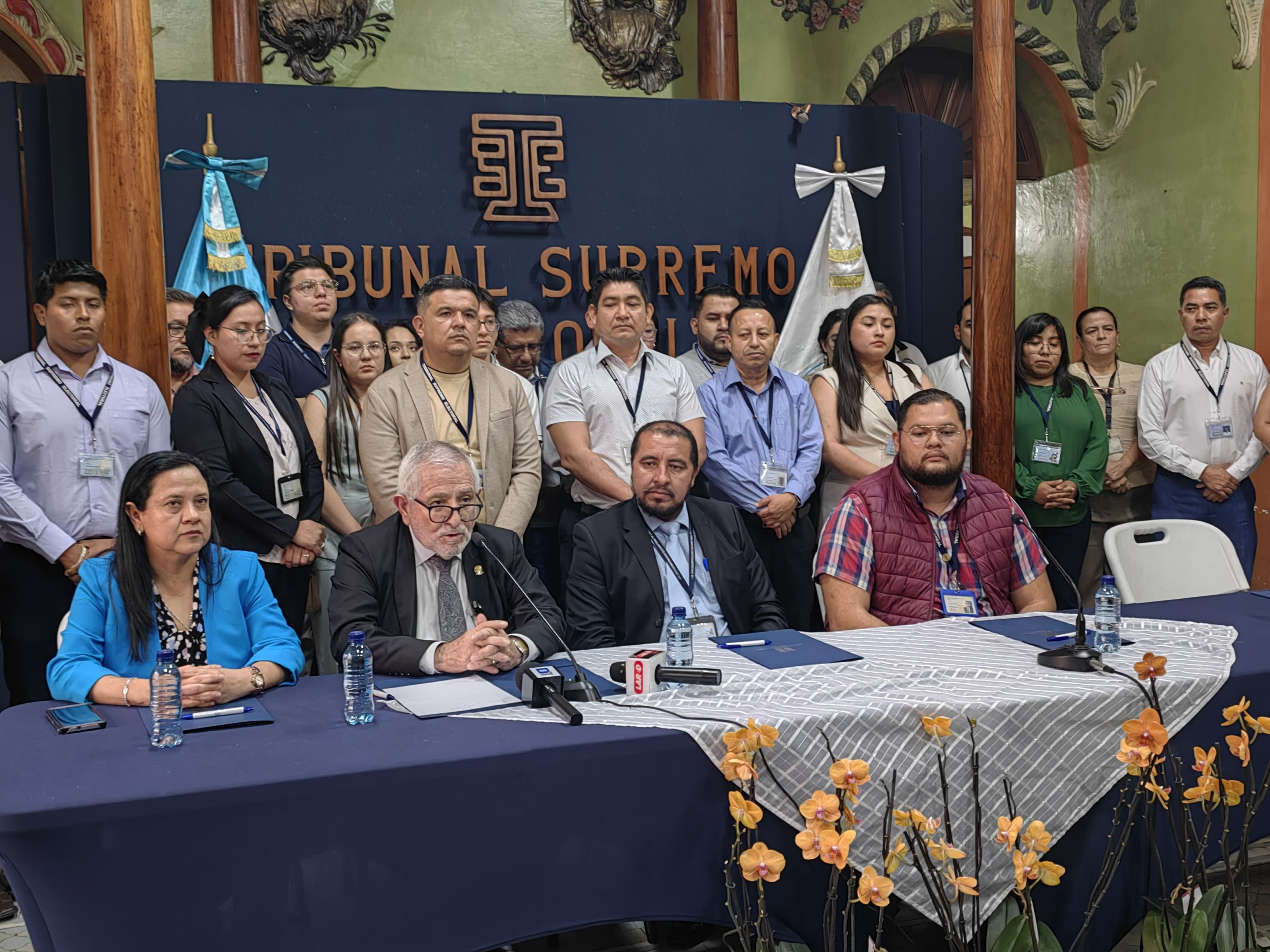 Sindicato y Registro de Ciudadanos defienden contrataciones de auxiliares municipales en el TSE