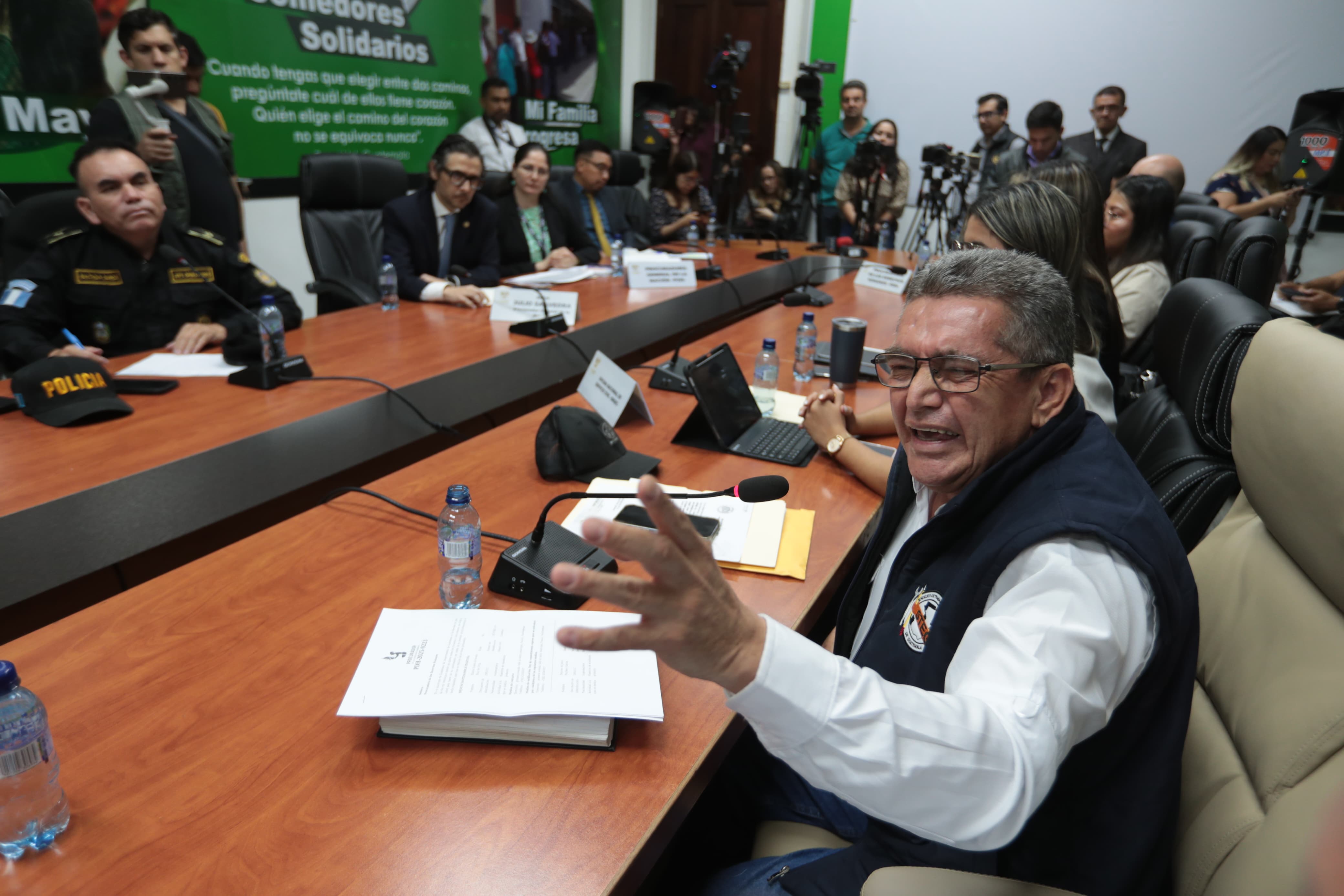 Joviel Acevedo se encara con autoridades del Ejecutivo y anuncia más movilizaciones en la capital