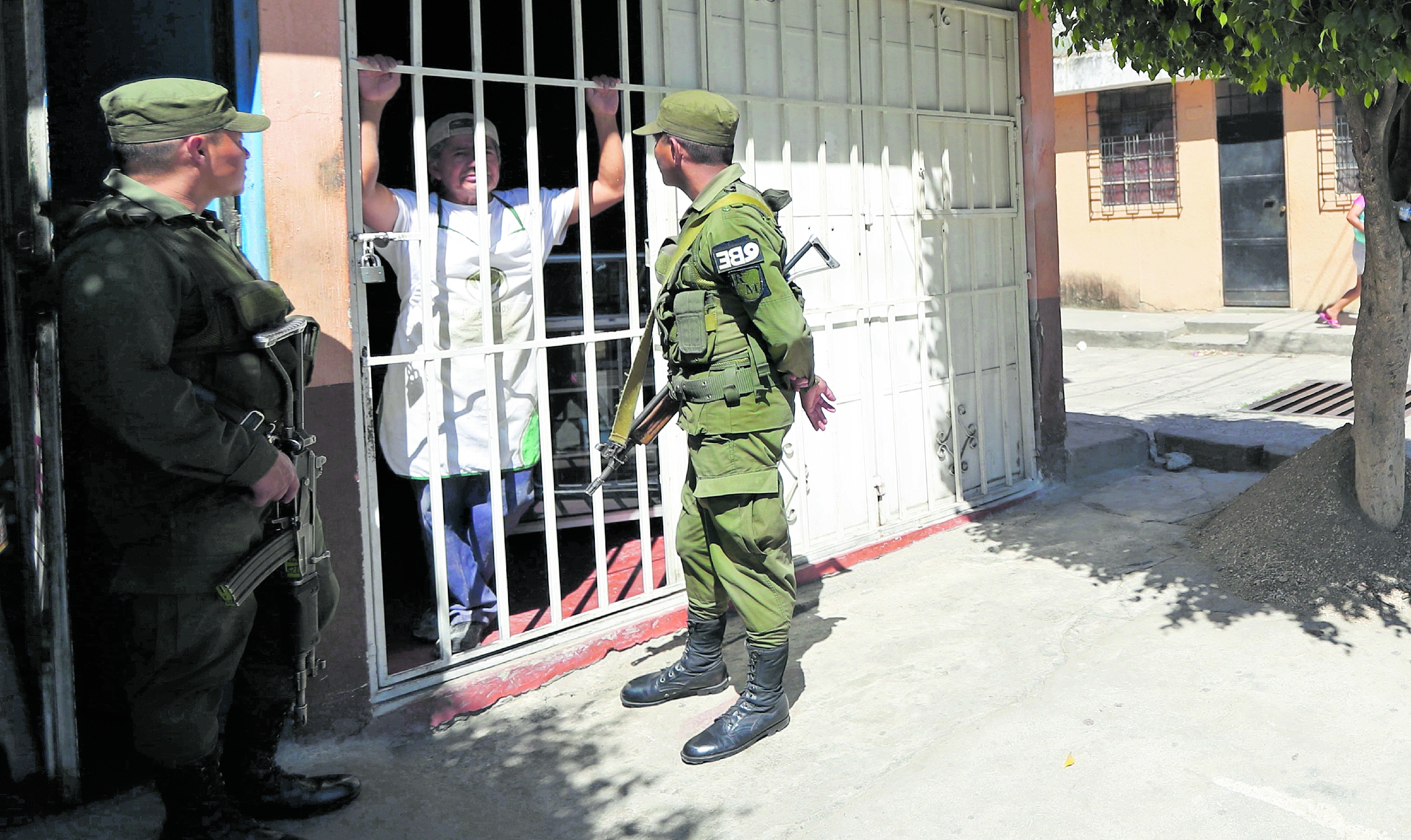Cámaras de vigilancia en colonia Mezquital, mareros piden extorsión a comercios .  Fotografia Esbin Garcia