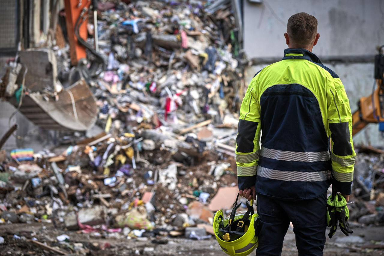 Los ataques rusos continúan en Kiev, la capital ucraniana. (Foto Prensa Libre: EFE)