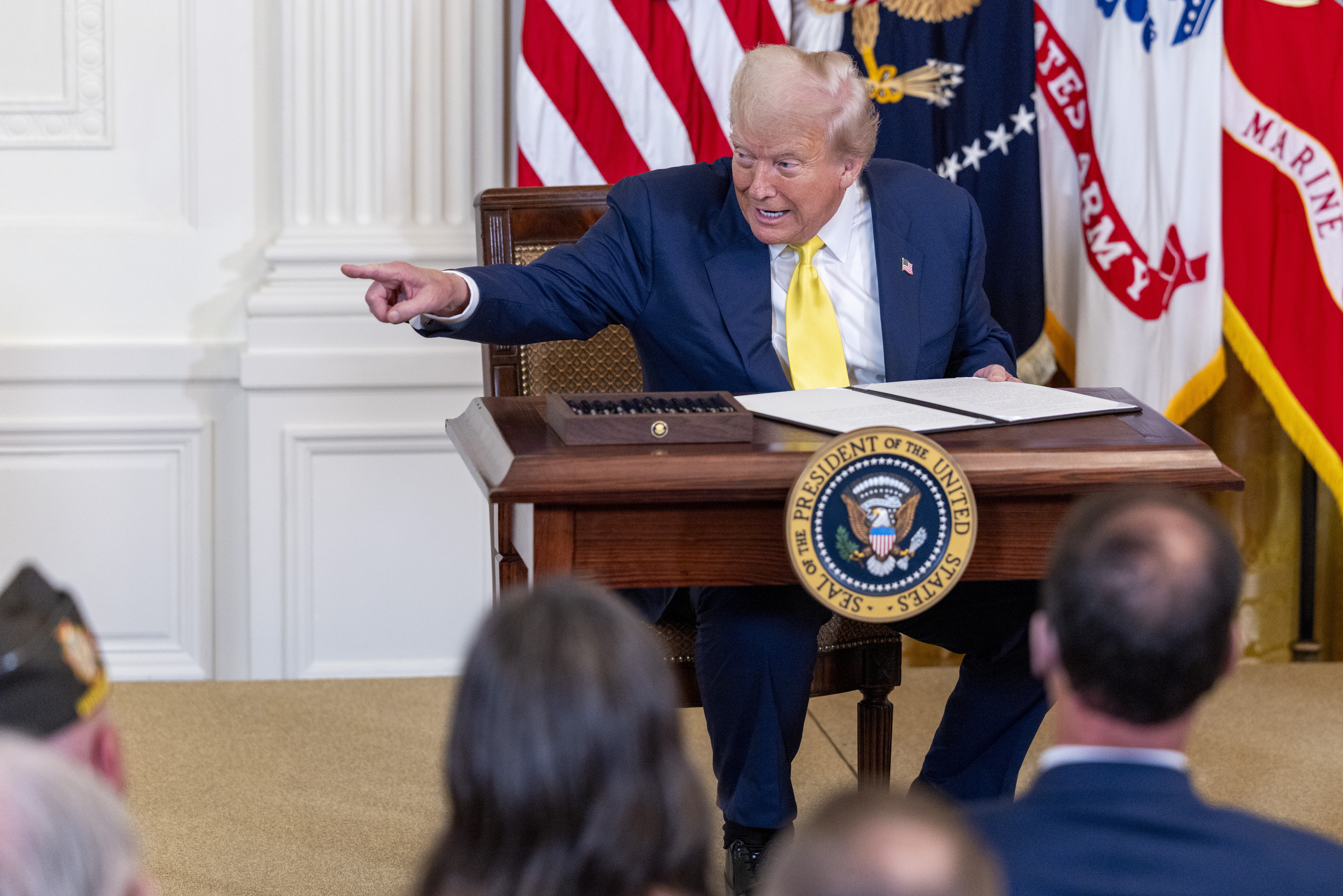 El presidente Donald Trump pidió que se trabaje en un nuevo censo, pero sin que se tomen en cuenta a personas indocumentadas. (Foto Prensa Libre: EFE)