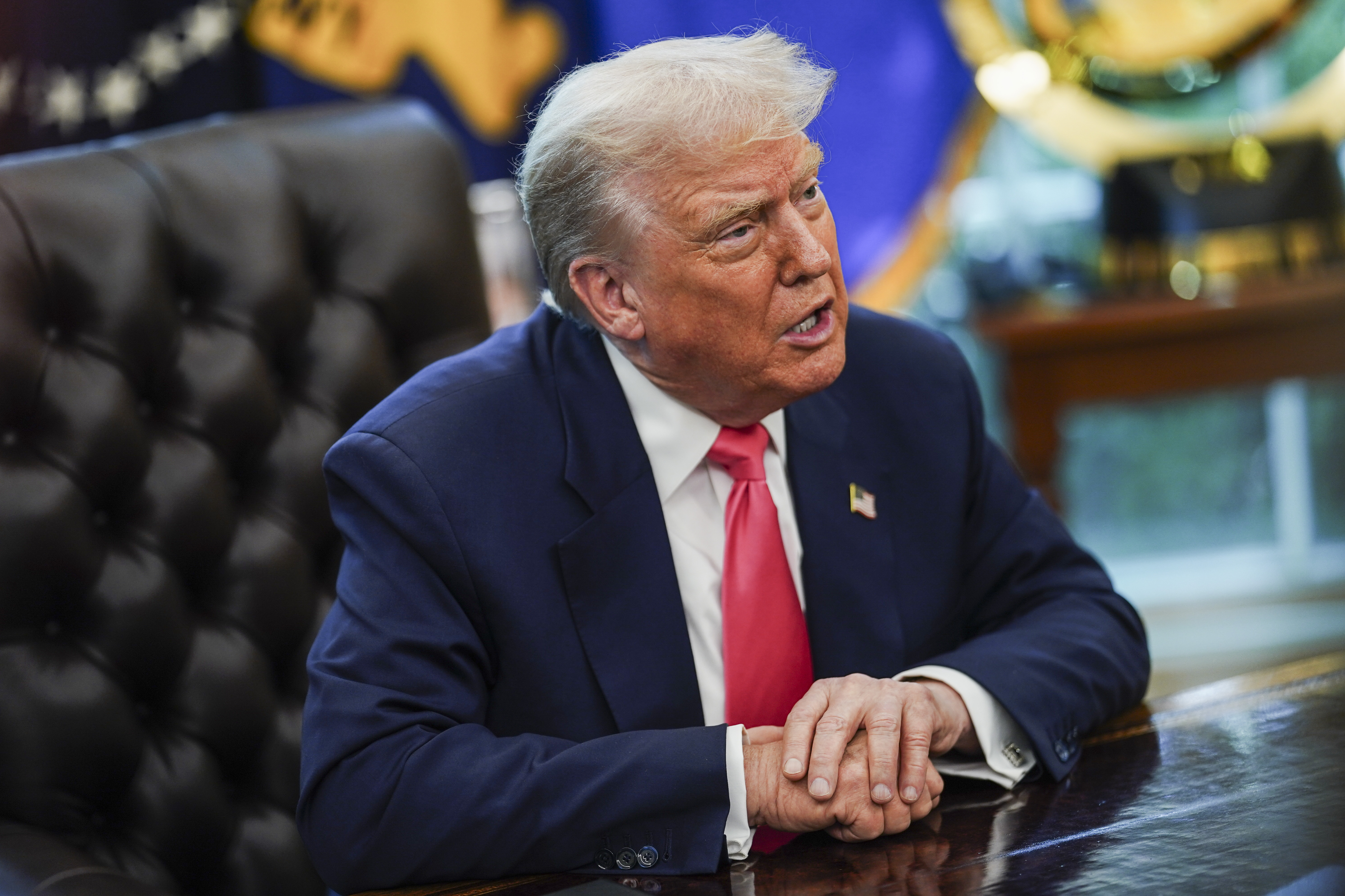 El presiente Donald Trump participa en una actividad en la Casa Blanca este 14 de agosto, cuando mencionó que EE. UU. ordena qué hacer a México. (Foto Prensa Libre: EFE)