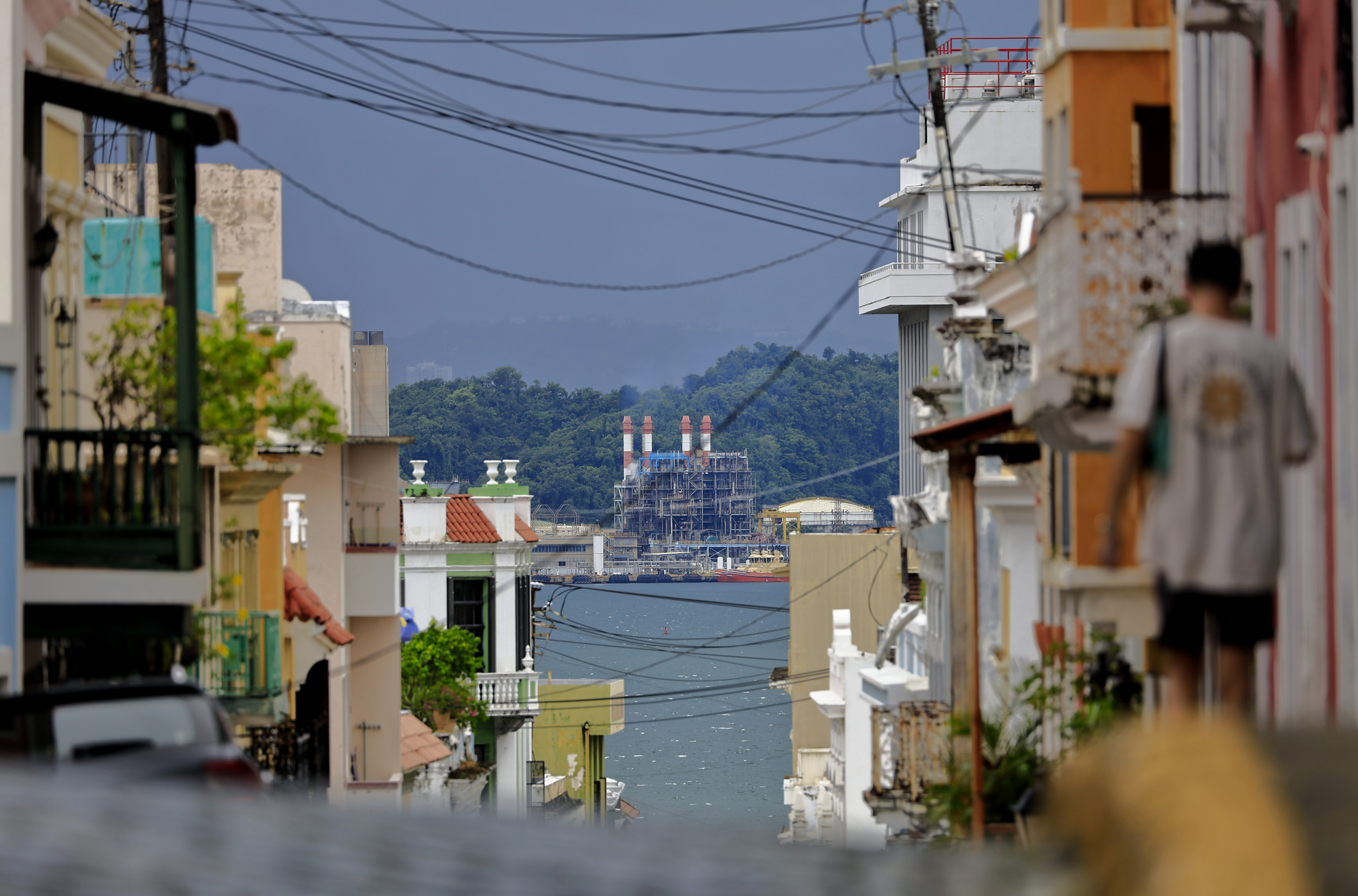 Los vientos del huracán Erin se extienden hasta 25 millas (35 km) desde su centro, autoridades prevén tormentas con ráfagas de viento en las áreas de Islas Turcas y Caicos, Puerto Rico y las Bahamas. (Foto Prensa Libre: EFE)
