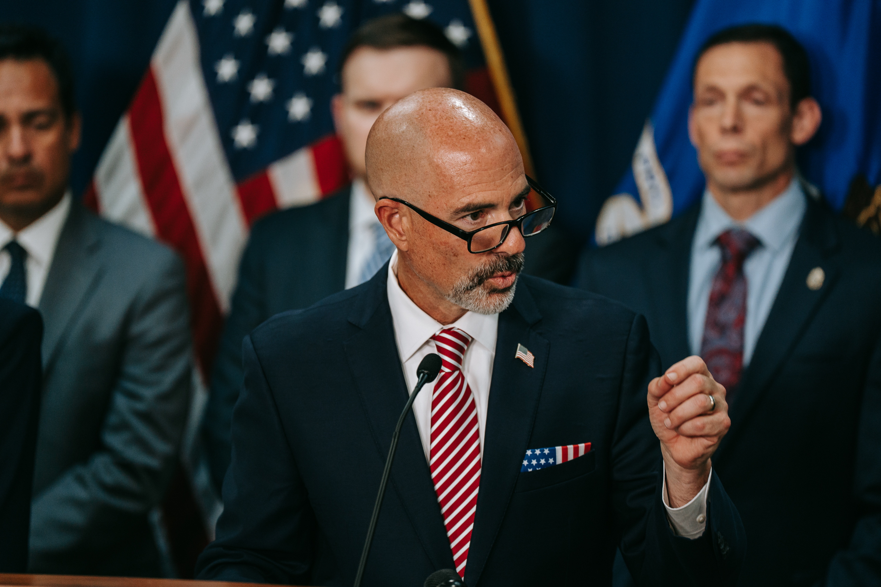 BROOKLYN (United States), 25/08/2025.- US Drug Enforcement Administrator Terrance C. Cole answers questions during a press conference following a plea hearing for Ismael Zambada Garcia, the Sinaloa drug cartel founder known as El Mayo, at the US Attorneys Office in Brooklyn, New York, USA 25 August 2025. Garcia is accused of running a criminal enterprise, conspiring to murder and trafficking cocaine, heroin and methamphetamine across the border from Mexico. (Nueva York) EFE/EPA/OLGA FEDOROVA