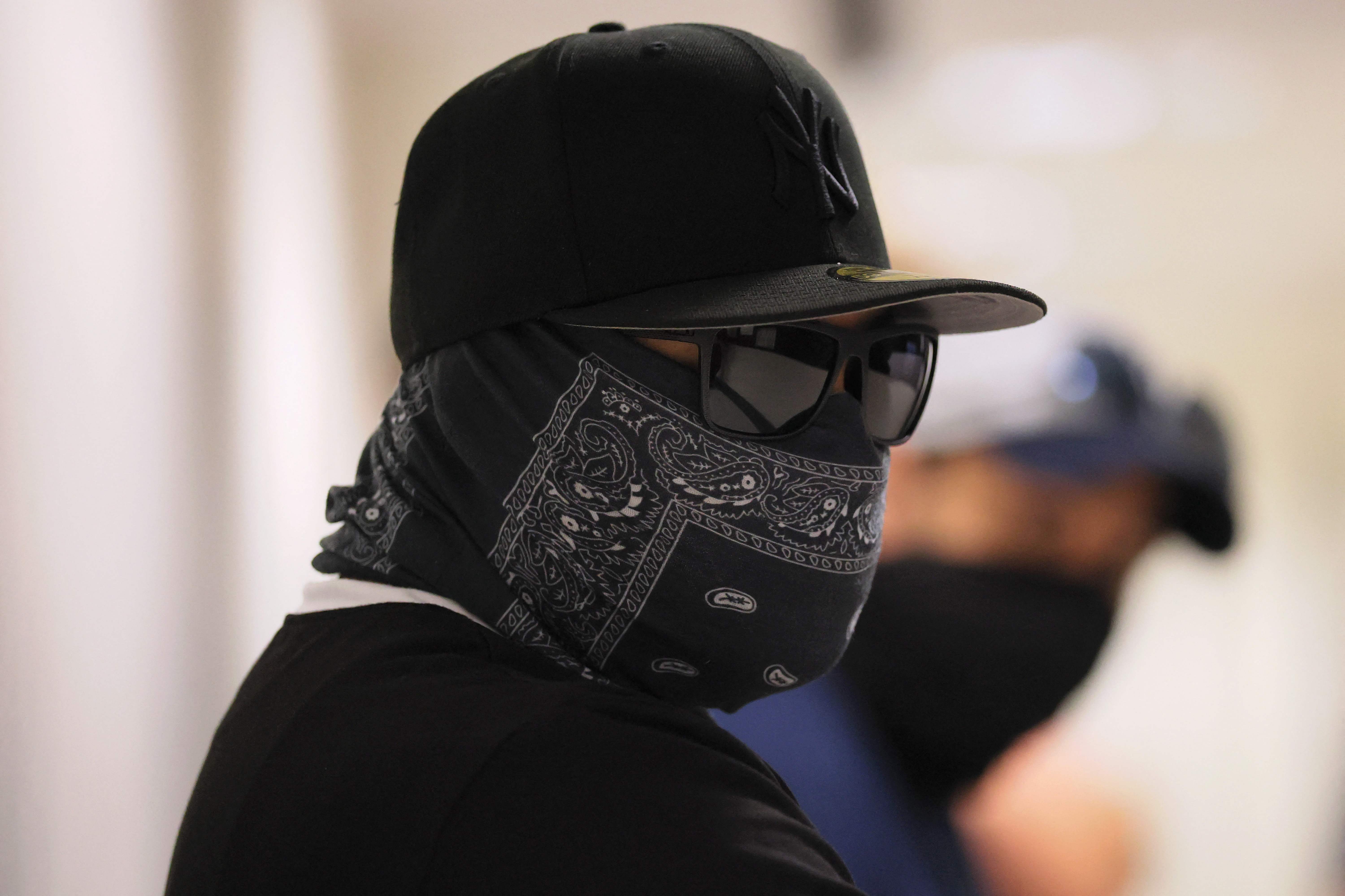 El Servicio de Inmigración y Control de Aduanas, ha llevado a cabo redadas en lugares de trabajo, tribunales y detención de menores, a pesar del estatus especial de inmigrante menor de edad (SIJS). (Foto Prensa Libre: AFP)

