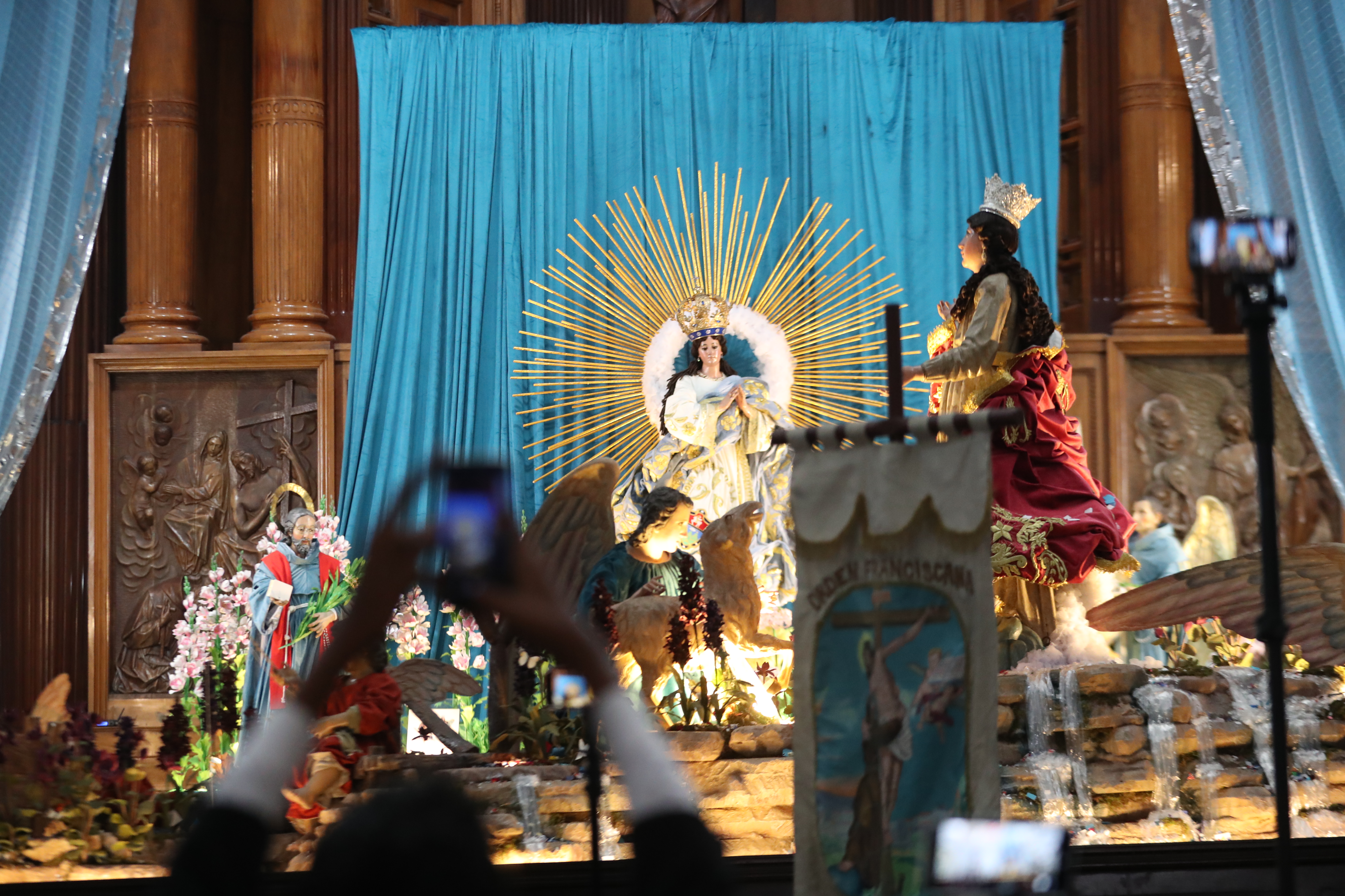Por cumplirse 75 años del Dogma de la Asunción, la Virgen Patrona de la Ciudad, visito a la Virgen de la Inmaculada Concepción del templo de San Francisco conocida como Patrona Tutelar de la Ciudad (Foto Prensa Libre: Erick Avila)