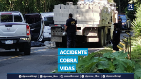 Un choque entre un camión y un microbús en el kilómetro 33 de la ruta a Santa Elena Barillas, Villa Canales, dejó dos personas fallecidas y siete heridas. Las víctimas quedaron atrapadas y fueron rescatadas con equipo hidráulico. Los heridos fueron trasladados al Hospital de Villa Nueva. Las autoridades investigan las causas del siniestro.