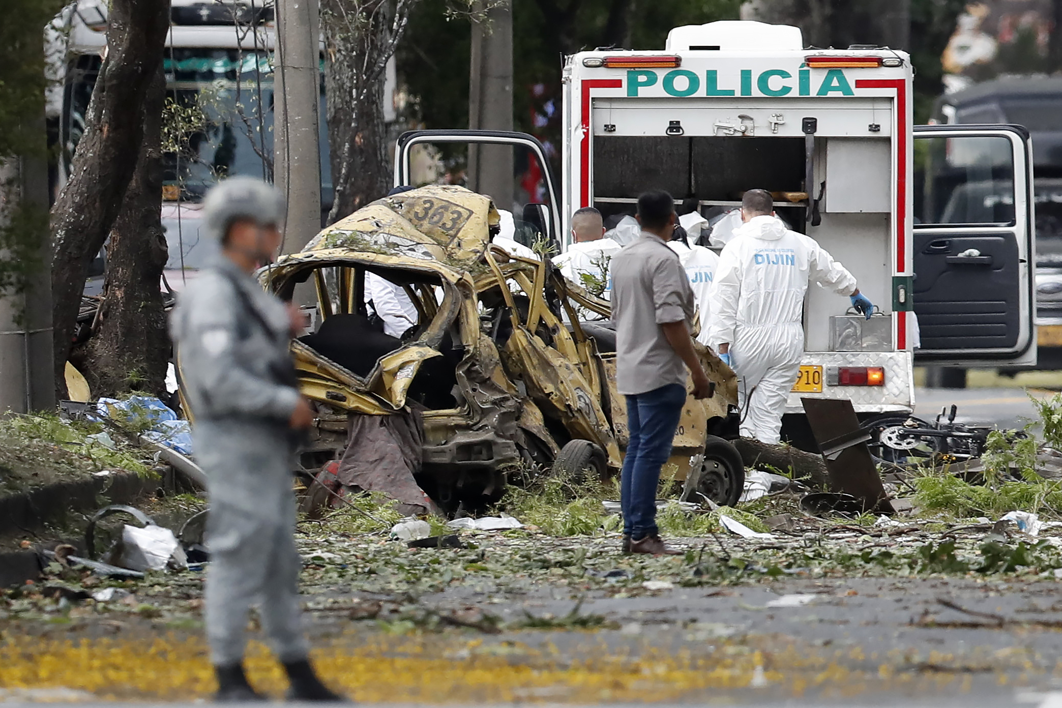 Una explosión en inmediaciones de una escuela militar de aviación de Cali, Colombia, deja al menos cinco muertos. (Foto Prensa Libre: EFE)