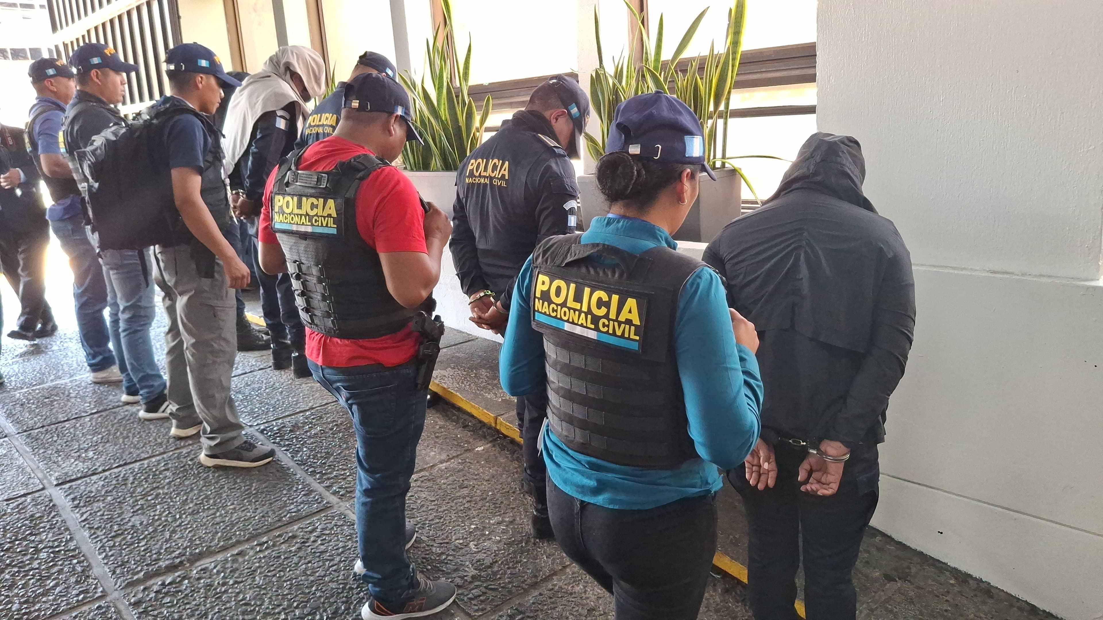 Capturan a seis agentes de la PNC