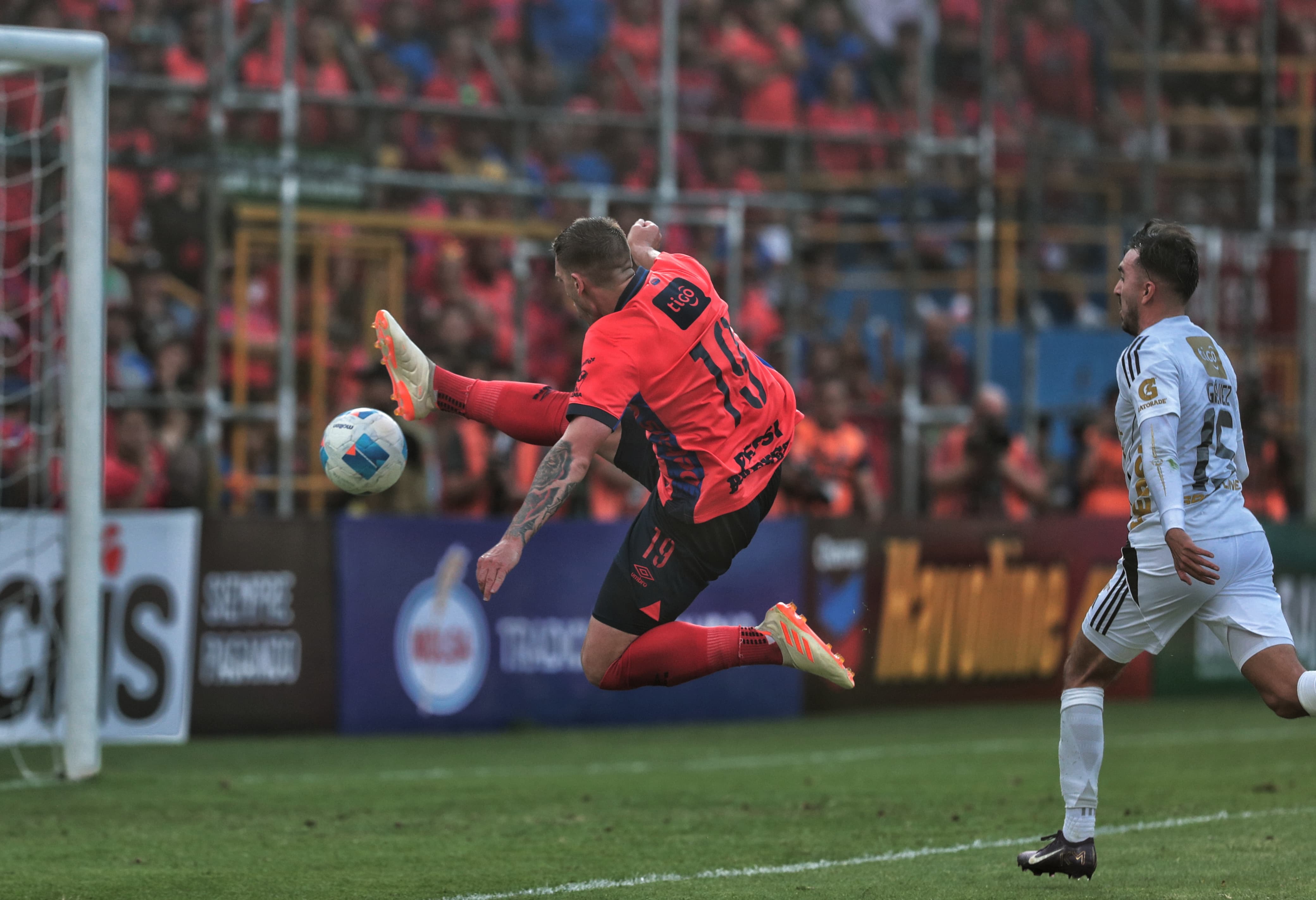 Clásico del futbol guatemalteco