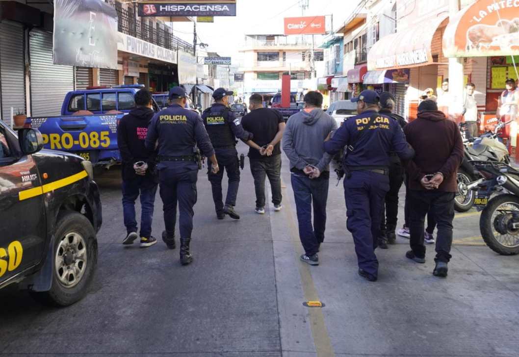 Capturan en Sanarate a 5 presuntos integrantes de “Los Quichelenses”, tres con antecedentes penales