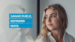 Las psicólogas Andrea Sosa y Elizabeth Caravantes explican que sanar implica afrontar las emociones y transitar el proceso hasta aprender de ellas, mientras que reprimir el dolor significa ignorarlo, minimizarlo o evadirlo. Reconocer las señales de evasión y aplicar estrategias para gestionar el dolor de forma saludable puede mejorar el bienestar emocional y prevenir consecuencias físicas y psicológicas.