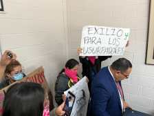 Estudiantes de la Escuela de Ciencias Psicolgicas de la Universidad de San Carlos (Usac) se manifestaron este lunes 11 de agosto contra el nombramiento de nuevas autoridades. Segn la Escuela, entre febrero y agosto enviaron nueve solicitudes al Consejo Superior Universitario (CSU) para llevar a cabo el proceso electoral interno, pero no obtuvieron respuesta. La fecha lmite era el 8 de agosto y, por esa razn, el CSU nombr a Berner Garca y a otras seis personas para integrar la Junta Directiva de la unidad acadmica.

En fotografa: Berner Garca; director psicologa USAC, nombrado por consejo superior

Foto: Oscar Vsquez Mijangos
11/07/2025