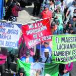 MARCHA MAESTROS, STEG. Dentro del marco del barón y protestas que lleva a cabo el sindicato del magisterio (STEG), se convocó a una marcha pacífica entre los agremiados del interior del país. Se dio cobertura a la marcha proveniente de Occidente desde que salió de Mixco y llegó a la Plaza Central. En la imagen, maestros marchas en Mixco, Calzada San Juan.
Juan Diego González. 210725