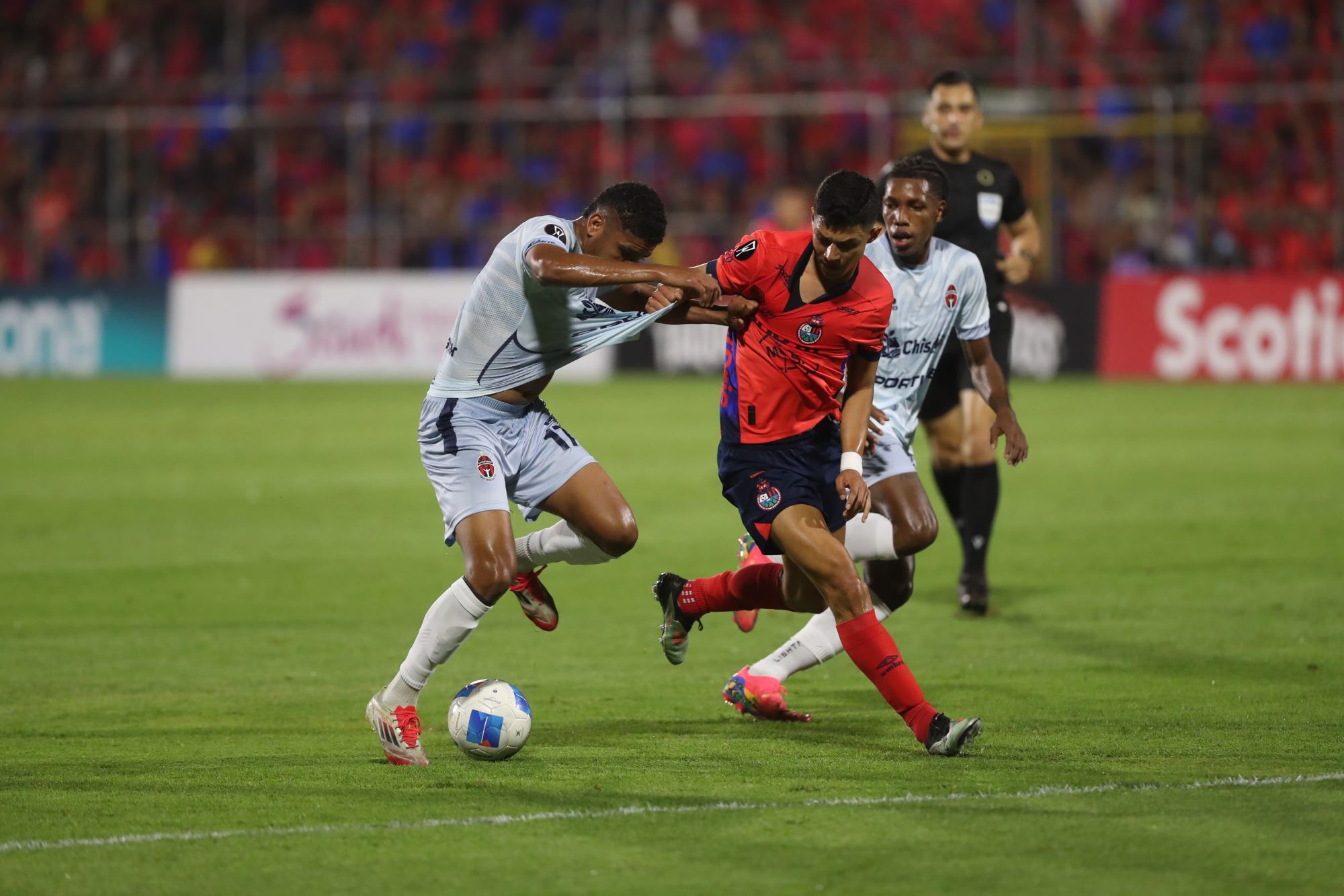 Municipal y San Miguelito en el partido de la segunda fecha por la Copa Centroamericana. (Foto Prensa Libre: Érick Ávila).
