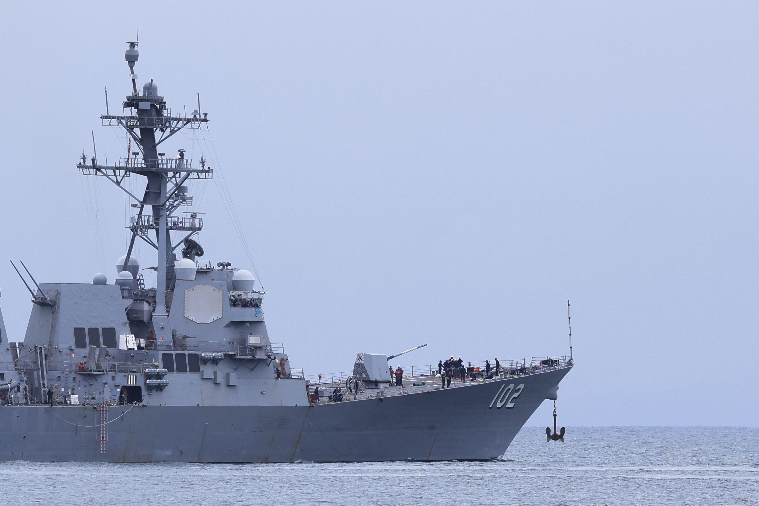 AME5525. CIUDAD DE PANAMÁ (PANAMÁ), 02/09/2025.- El buque de guerra USS Sampson (DDG-102) de la Armada de los Estados Unidos zarpa de la Terminal de Cruceros Amador este martes, en Ciudad de Panamá (Panamá). EFE/ Bienvenido Velasco