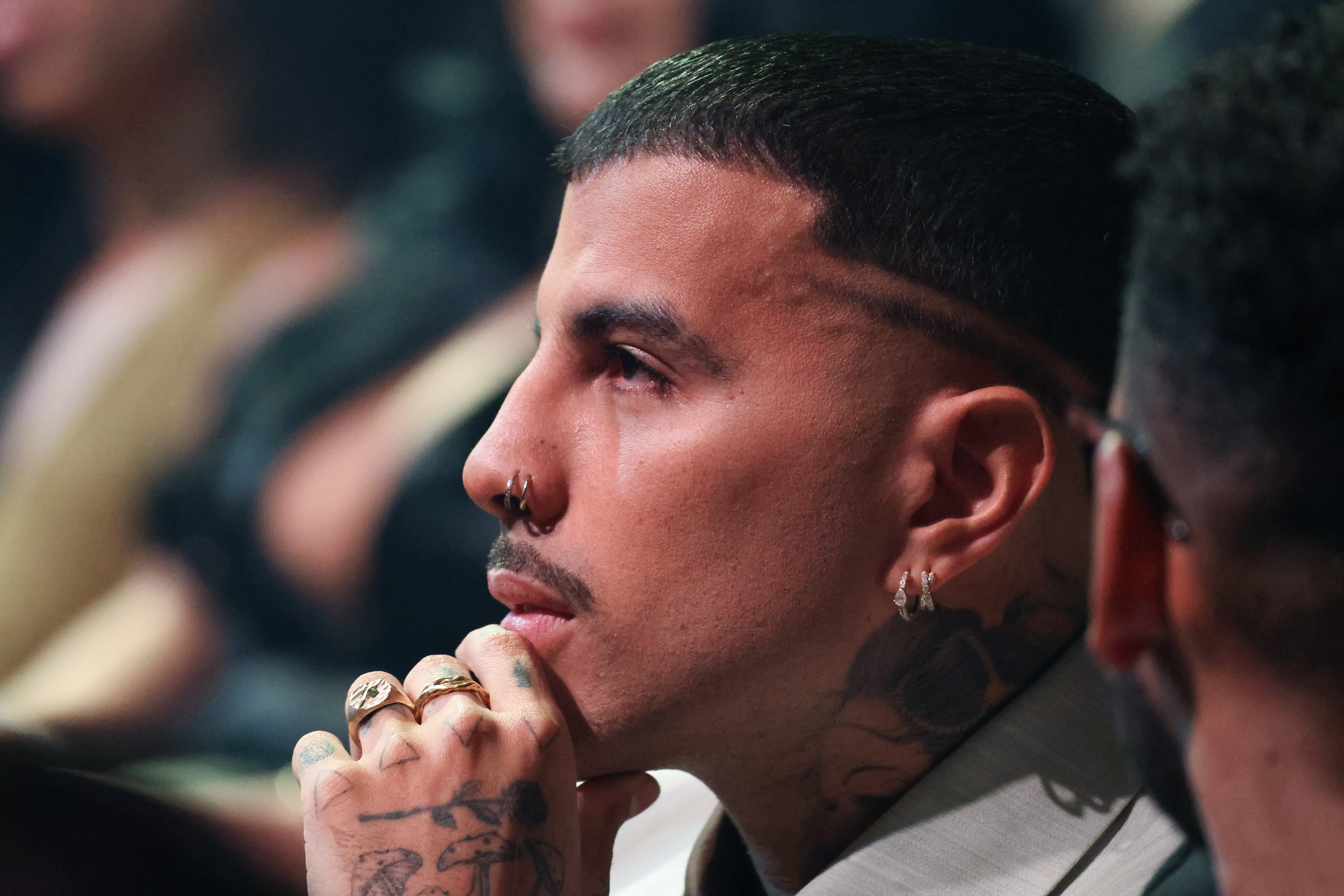 ACOMPAÑA CRÓNICA: PREMIOS HERENCIA HISPANA AME6224. WASHINGTON (ESTADOS UNIDOS), 04/09/2025.- El cantante y compositor puertorriqueño Rauw Alejandro asiste a los Premios de la Herencia Hispana 2025 este jueves, en Washington DC. (Estados Unidos). La icónica Gloria Trevi y el cantante boricua Rauw Alejandro estuvieron entre las figuras reconocidas en los premios Herencia Hispana 2025, una celebración de la cultura latina en EEUU que contó con la presencia de figuras como Ivy Queen y Gina Torres.EFE/ Octavio Guzmán