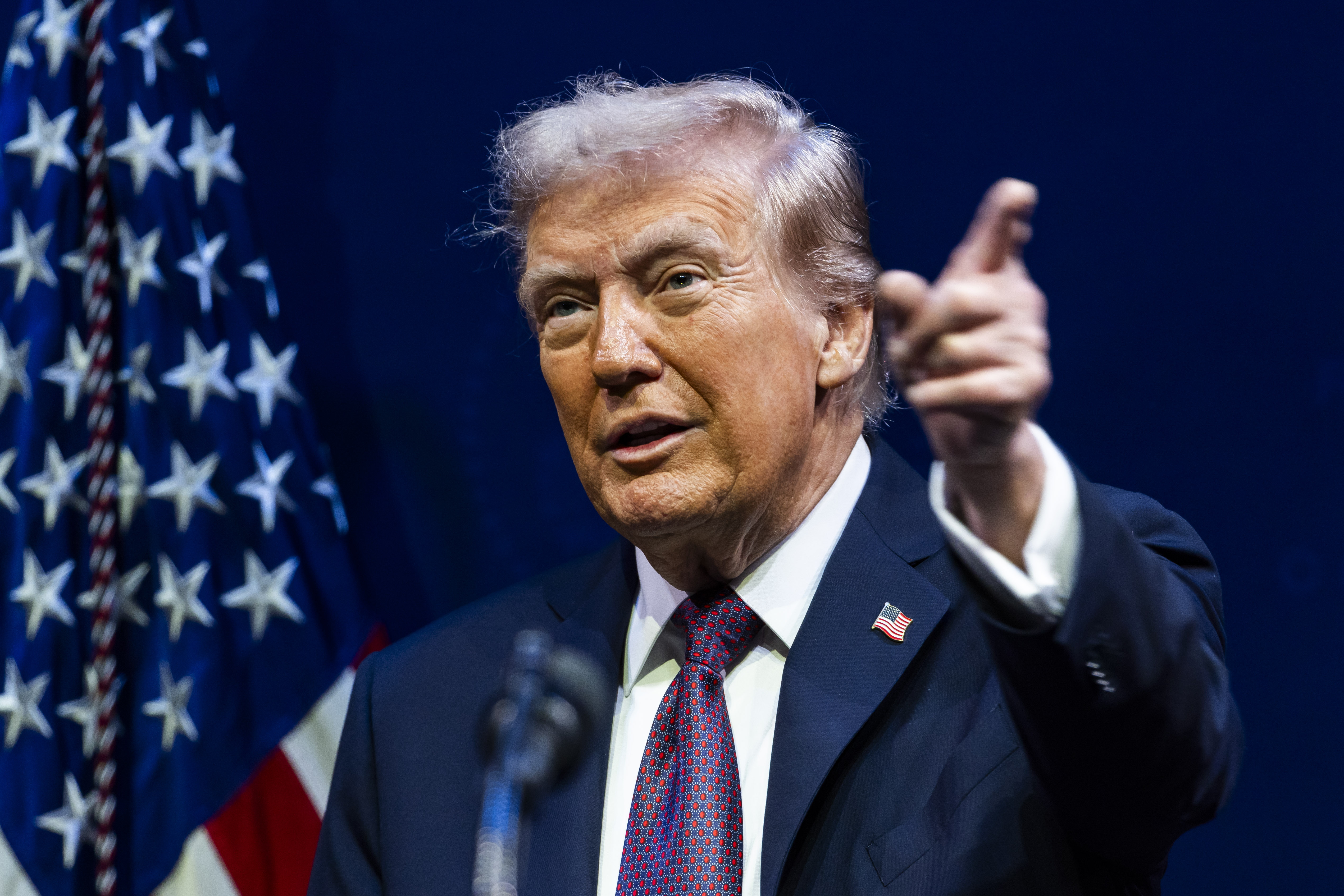 WASHINGTON (United States), 08/09/2025.- US President Donald Trump speaks at the religious liberty commission at the Museum of the Bible in Washington, DC, USA, 08 September 2025. Trump spoke about religion in schools, limiting transgender surgeries, and his administration's attempt to end what he termed the woke agenda. EFE/EPA/JIM LO SCALZO / POOL
