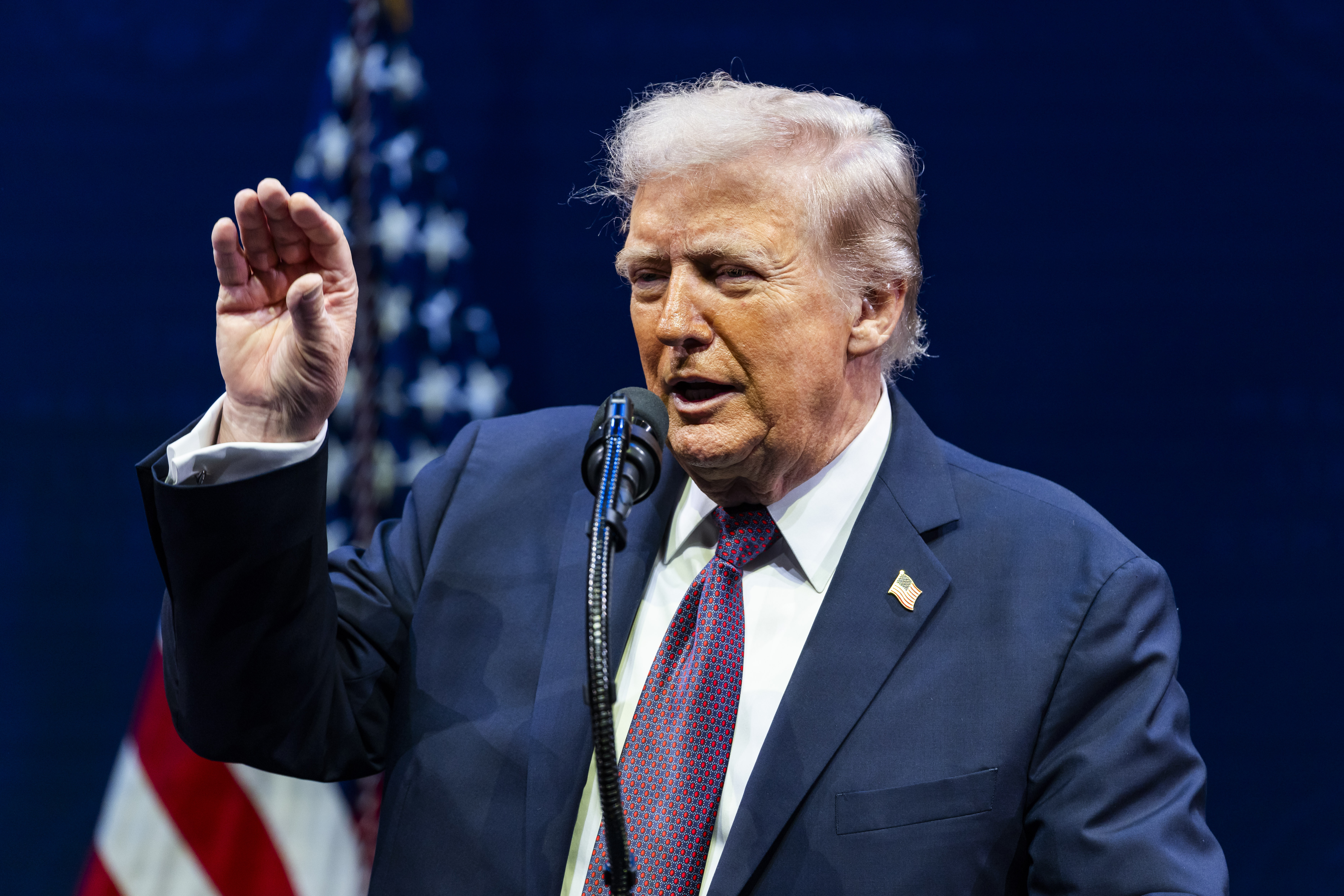 WASHINGTON (United States), 08/09/2025.- US President Donald Trump speaks at the religious liberty commission at the Museum of the Bible in Washington, DC, USA, 08 September 2025. Trump spoke about religion in schools, limiting transgender surgeries, and his administration's attempt to end what he termed the woke agenda. EFE/EPA/JIM LO SCALZO / POOL
