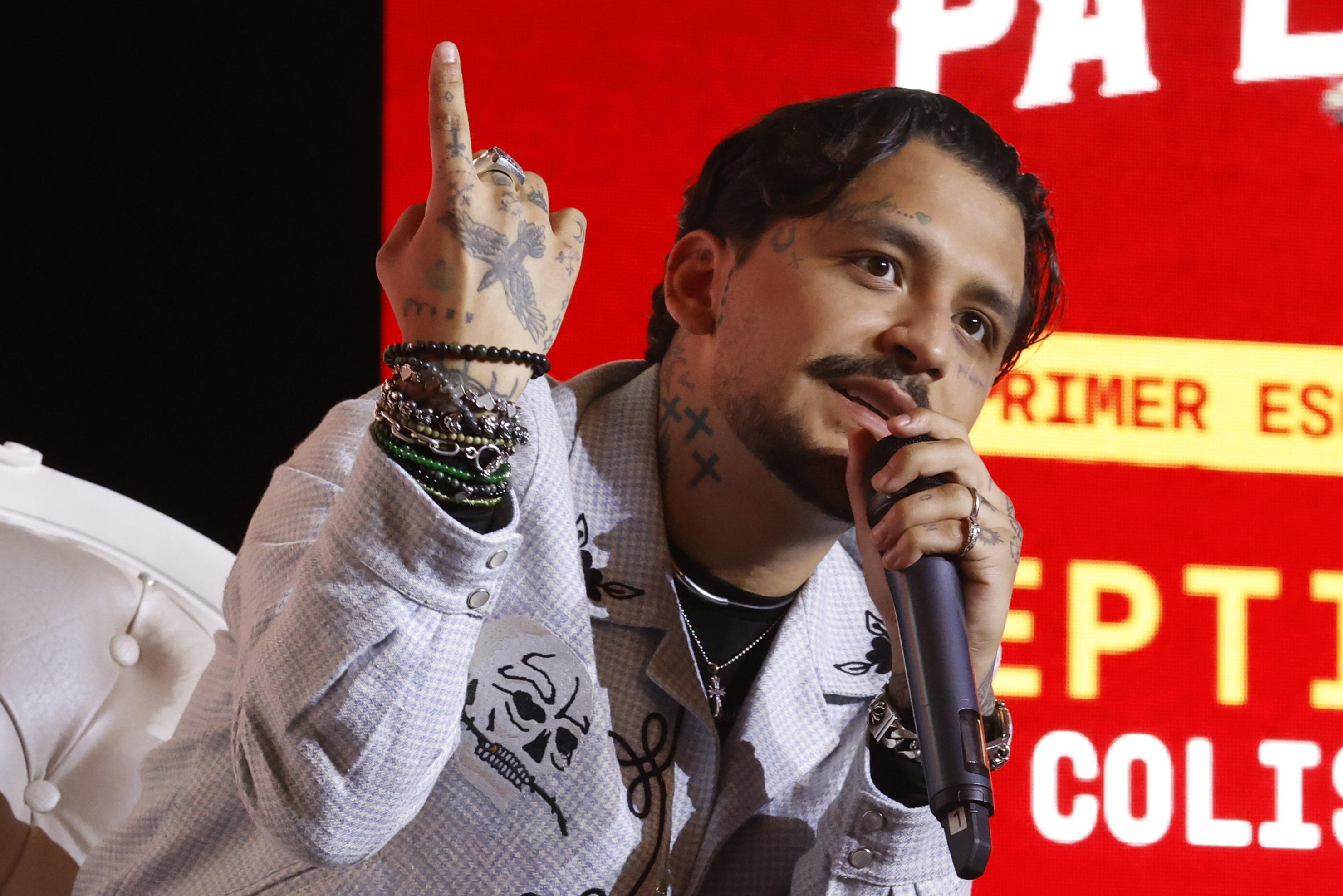 AME936. BOGOTÁ (COLOMBIA), 19/09/2025.- El cantante mexicano Christian Nodal habla en una rueda de prensa este viernes, en Bogotá (Colombia). Nodal valoró la nominación que recibió al Latin Grammy en la categoría de mejor álbum de música ranchera/mariachi. EFE/ Mauricio Dueñas Castañeda