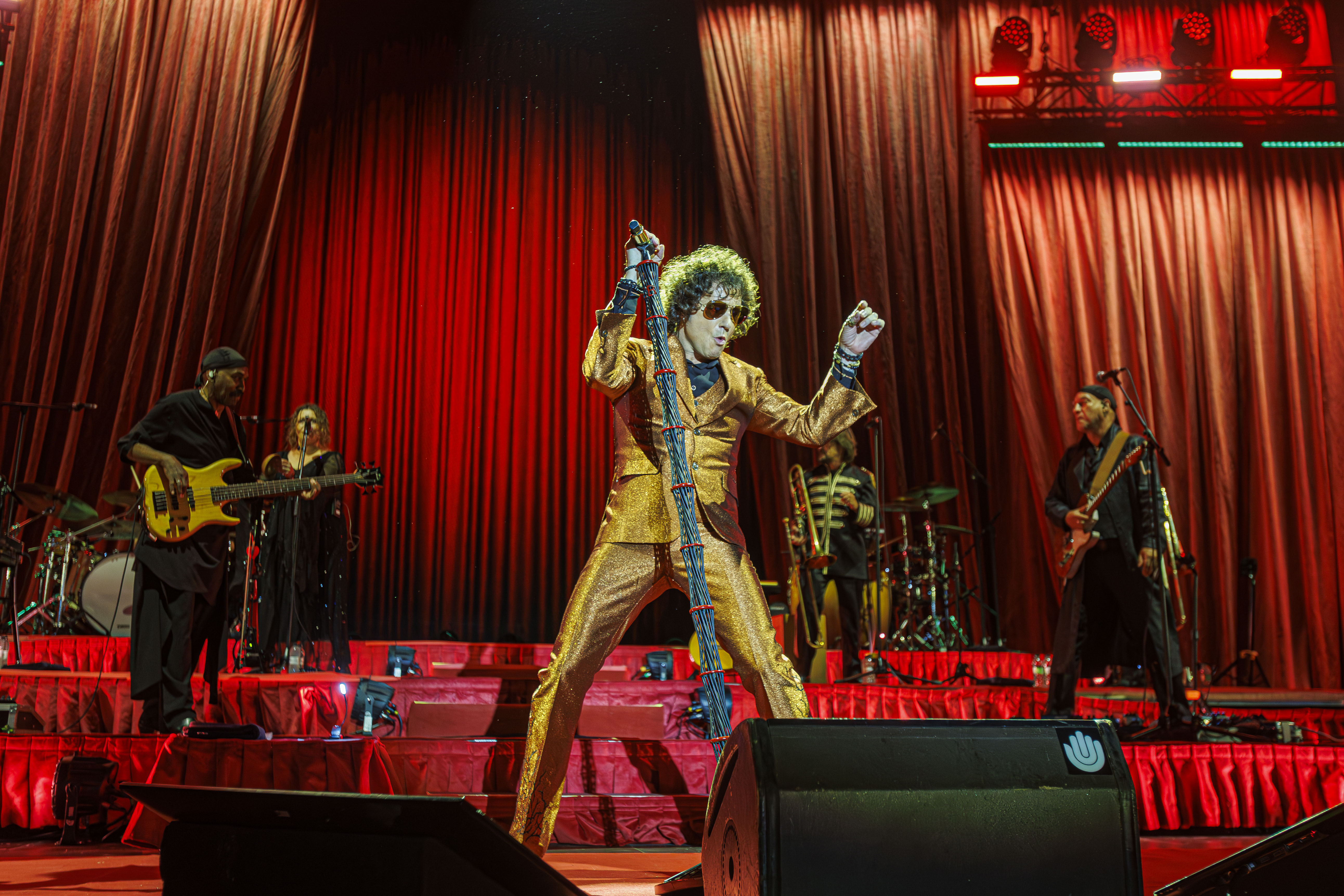 “De un siglo anterior”: Bunbury comparte su entusiasmo por el lanzamiento del disco