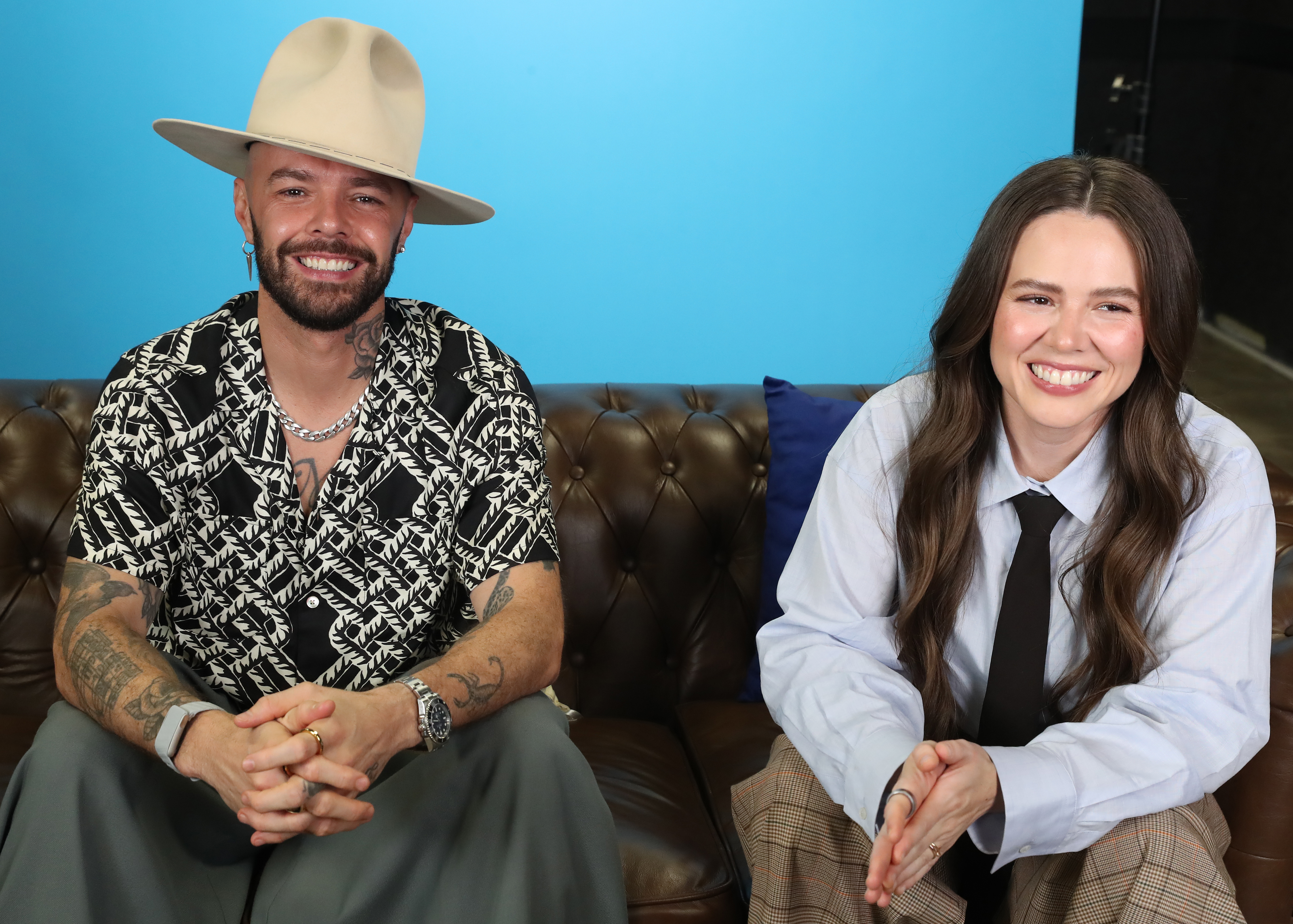 El dúo musical, Jesse Huerta (i) y Joy Huerta (d), hablan durante una entrevista con EFE este domingo, en Ciudad de México (México). Una historia de éxito, amor, valor, perdón y resiliencia es la que cuentan los cantantes en el documental Jesse y Joy: Lo que nunca dijimos, una producción de HBO en la que abordan detalles inéditos de su vida, como la complicada relación con su padre. (Foto Prensa Libre: EFE/ Mario Guzmán)