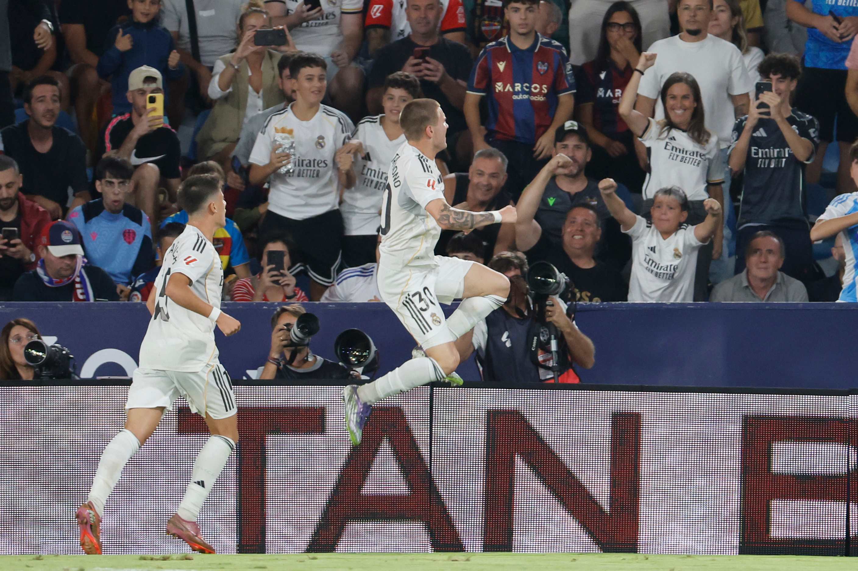 Real Madrid golea al Levante y Mastantuono marca su primer gol como ...