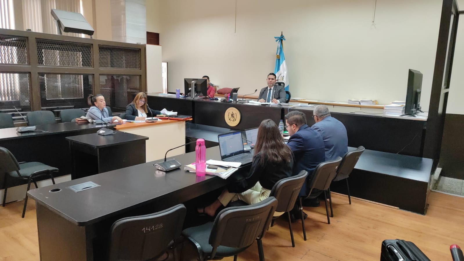 Judith Ruiz Blau escucha la sentencia en el Juzgado de Mayor Riesgo B, tras aceptar su participación en el caso Cooptación del Estado. (Foto Prensa Libre: Elmer Vargas)