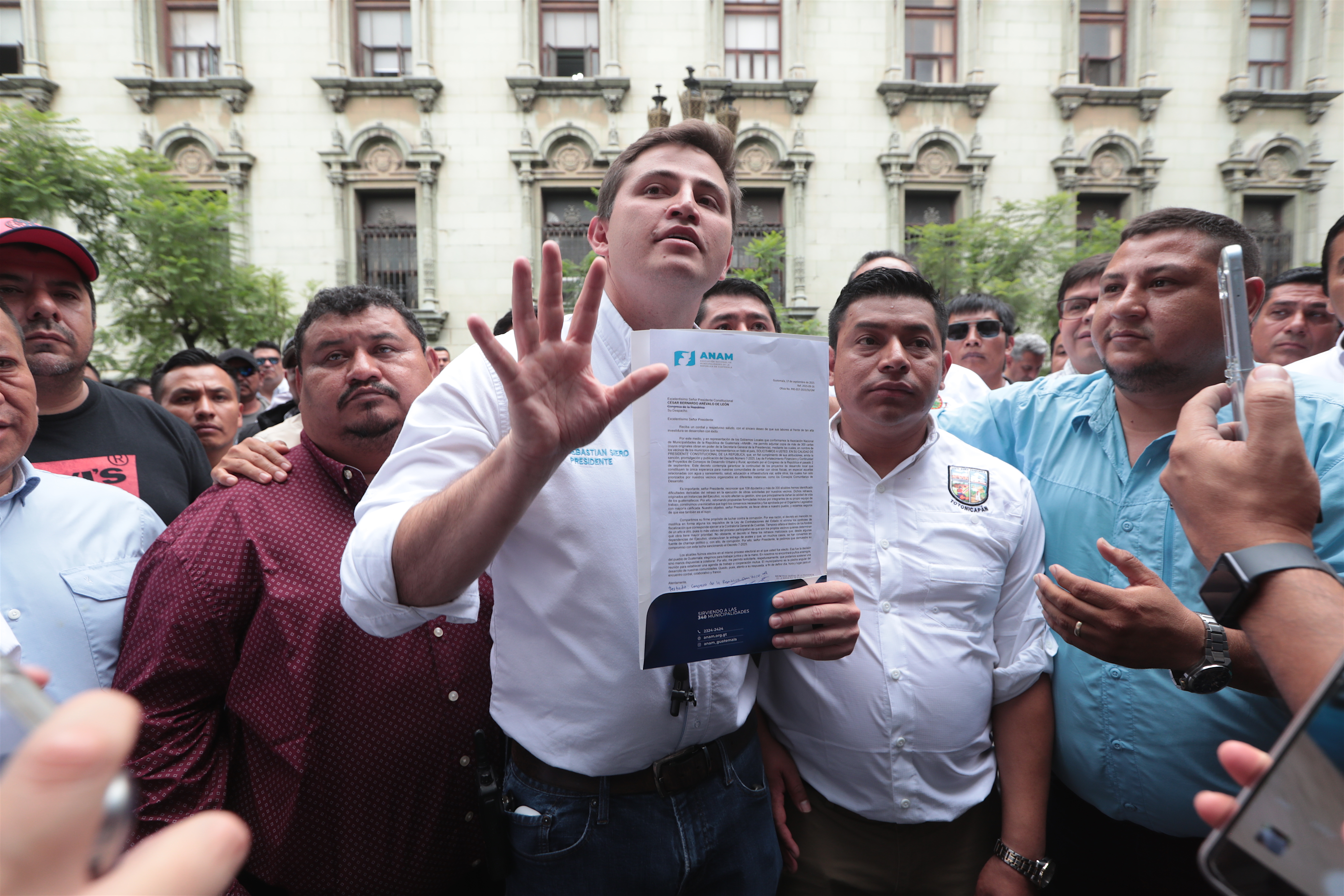 Al consultarse al Ejecutivo sobre las declaraciones de Siero, se respondió: “Lastimosamente, el alcalde de Santa Catarina Pinula se ha caracterizado por instrumentalizar la política municipal en el país. Rechazamos categóricamente y lamentamos las irresponsables e infundadas declaraciones del alcalde”. (Foto Prensa Libre: Esbin Garcia)