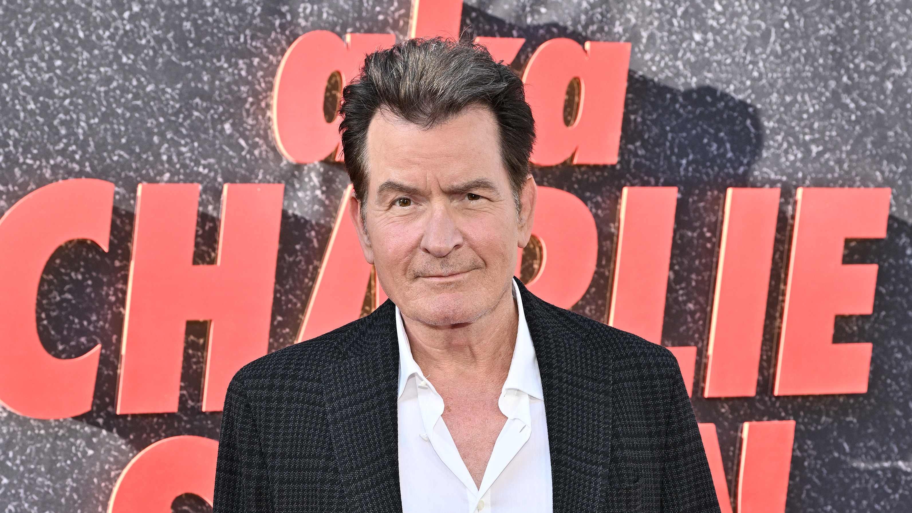 “Aka Charlie Sheen”: el documental de Netflix que revela sobre su vida, adicciones y el rechazo a Karate Kid