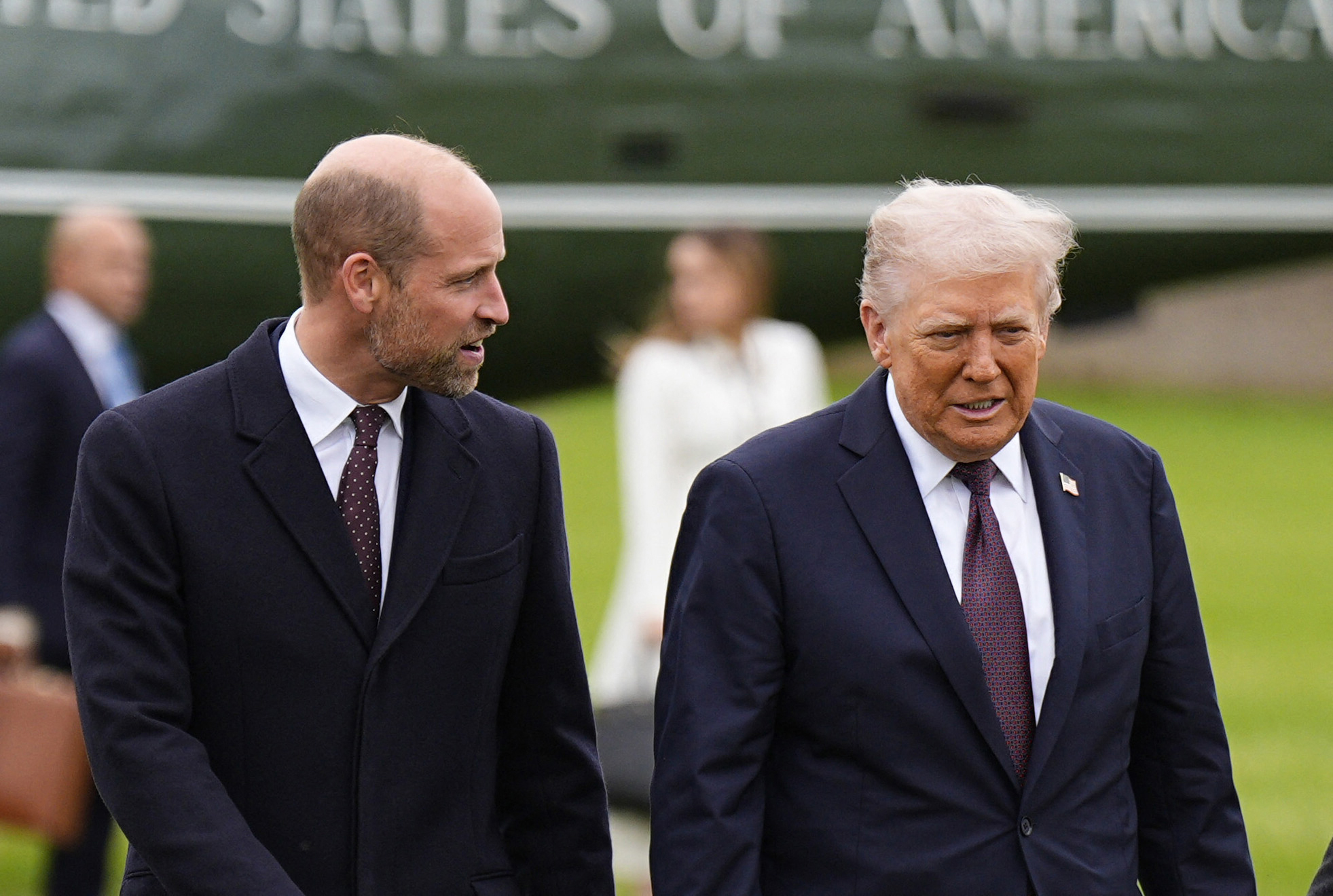 El presidente de EE. UU., Donald Trump, conversa con el príncipe Guillermo, heredero al trono británico, a su llegada al Castillo de Windsor para iniciar su segunda visita de Estado.
(Foto Prensa Libre: AFP)