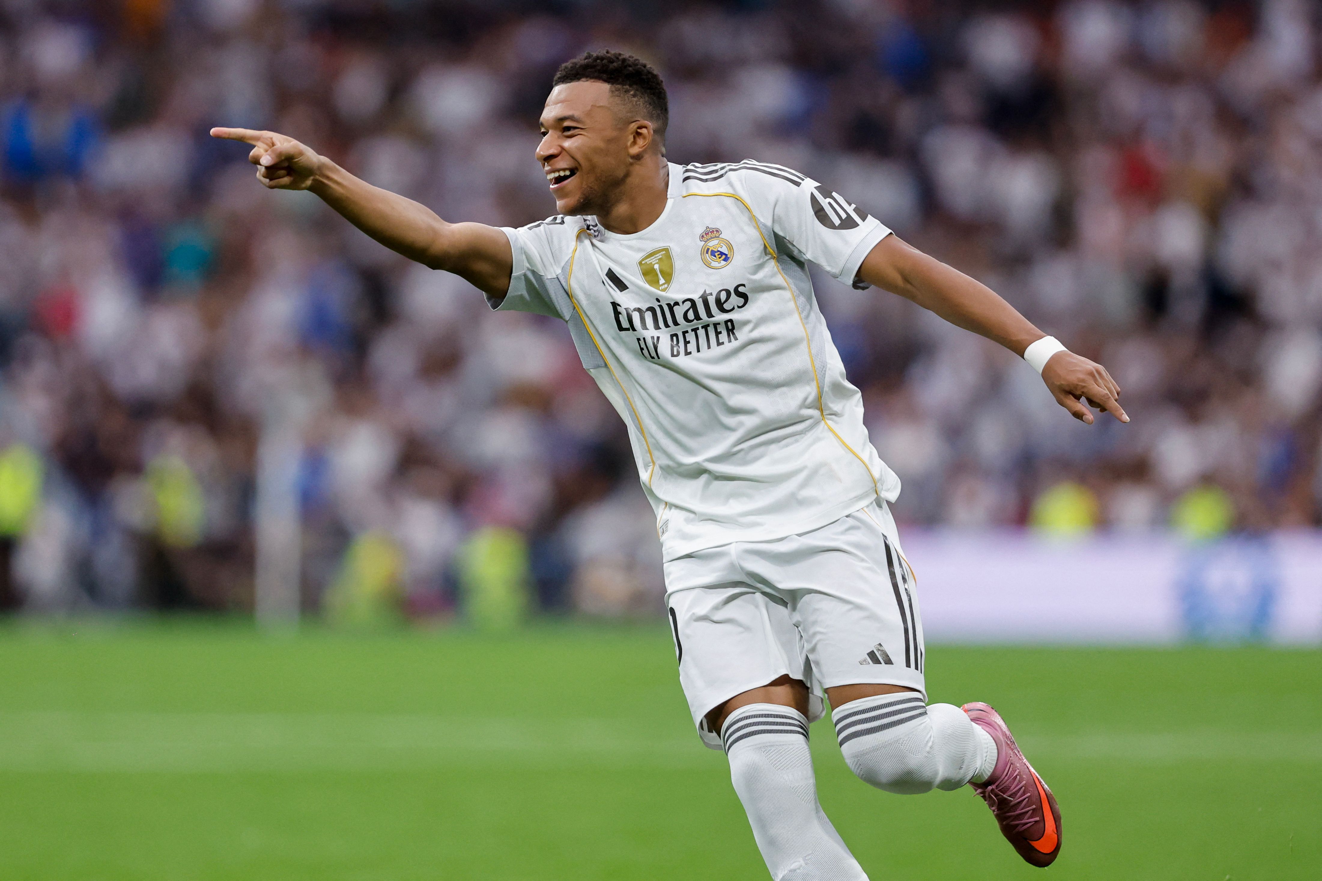 Real Madrid vence 2-0 al Espanyol y mantiene el liderato perfecto en LaLiga