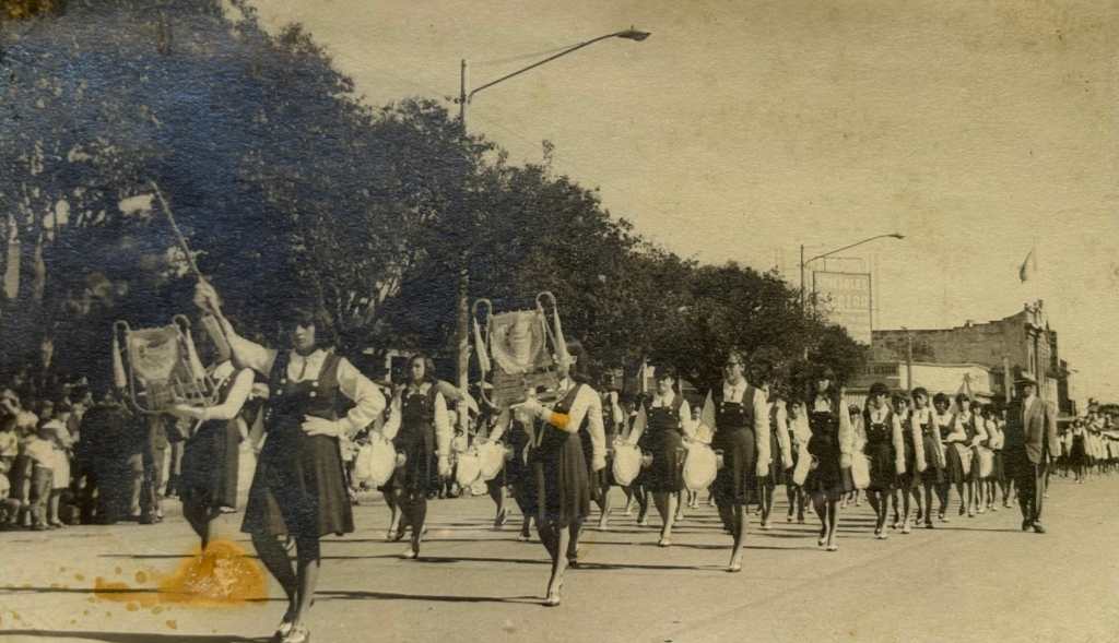 Fotografía histórica banda escolar colegio el rosario 