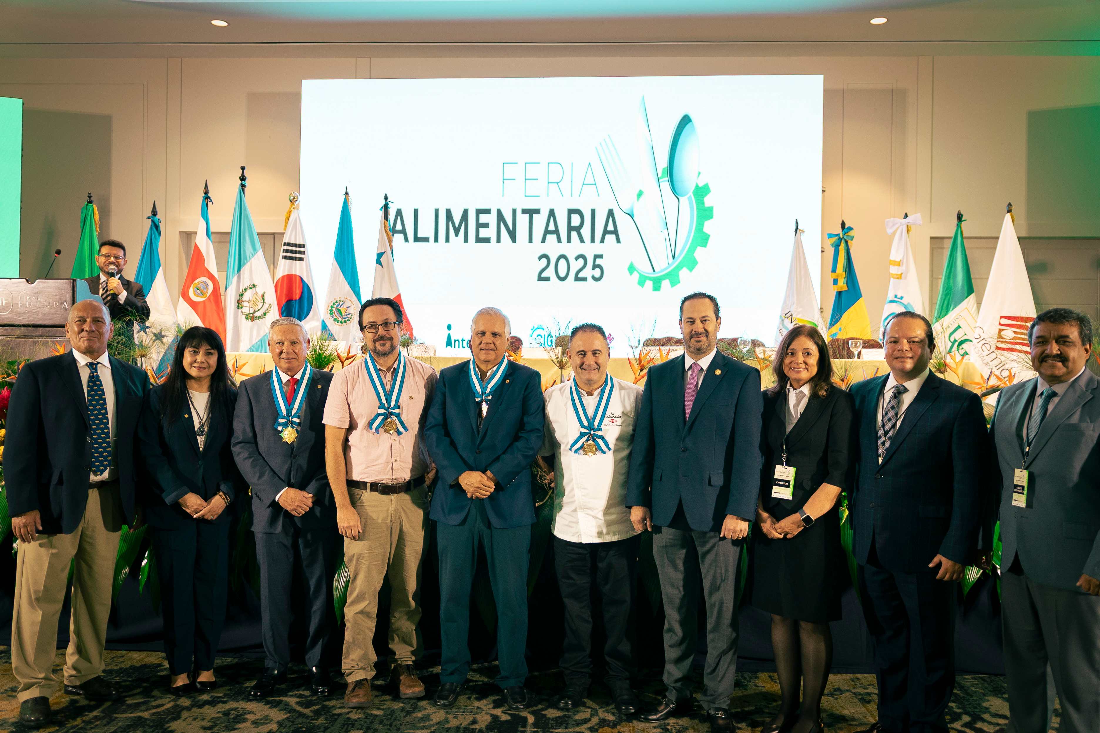 Reconocen excelencia culinaria con el Galardón El Tenedor de Oro del 2025