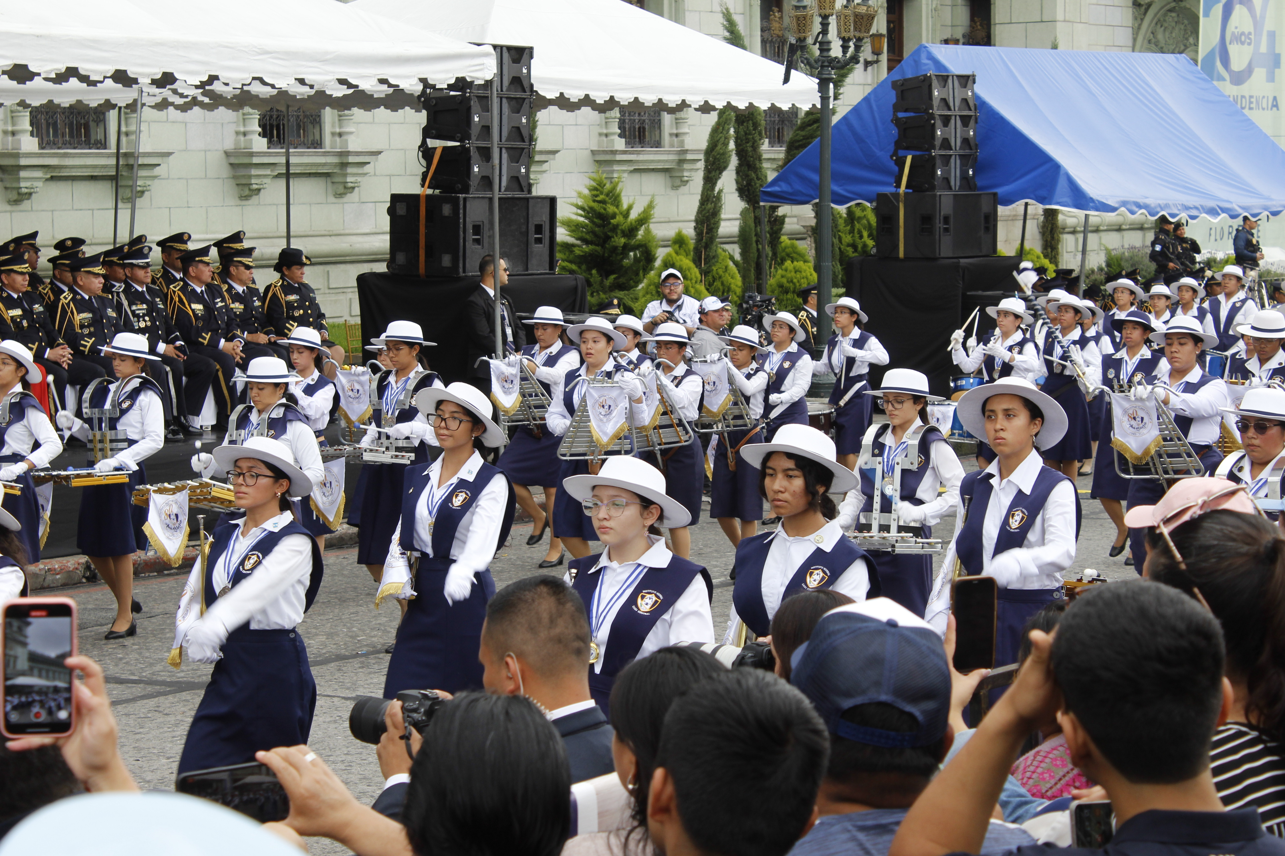 El tradicional desfile para conmemorar la independencia en el pas se realiz en el centro histrico para presentar a las bandas ms importantes y conmemorar los 204 aos de independencia