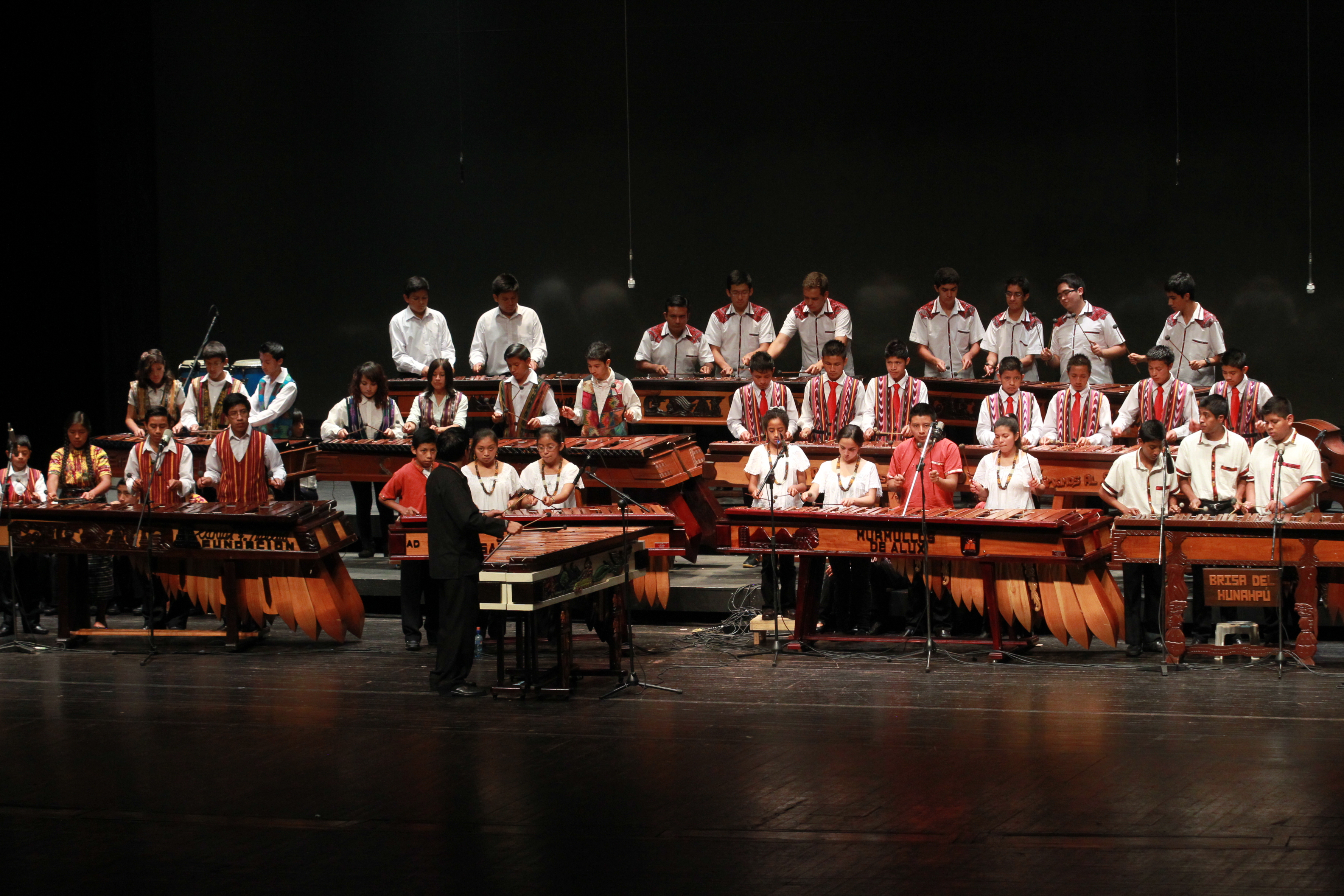 La marimba, instrumento con presencia nacional y extranjera fue reconocida como símbolo patrio en agosto de 1999, donde cada 20 de febrero se celebra el día de la Marimba en el país. (Foto Prensa Libre: Hemeroteca PL)