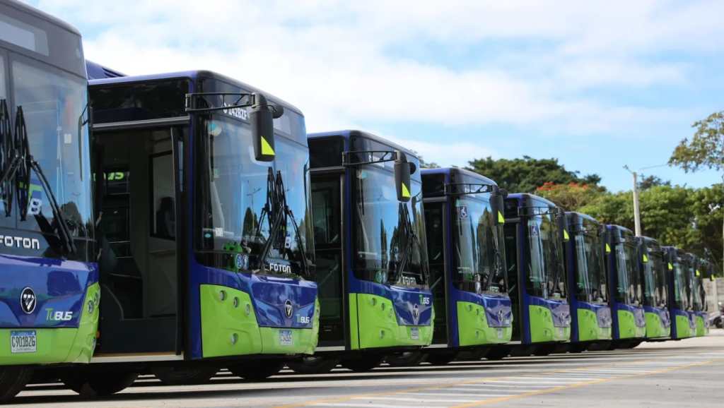 Unidad de TuBus los buses eléctricos que funcionan en Ciudad de Guatemala, imagen de archivo