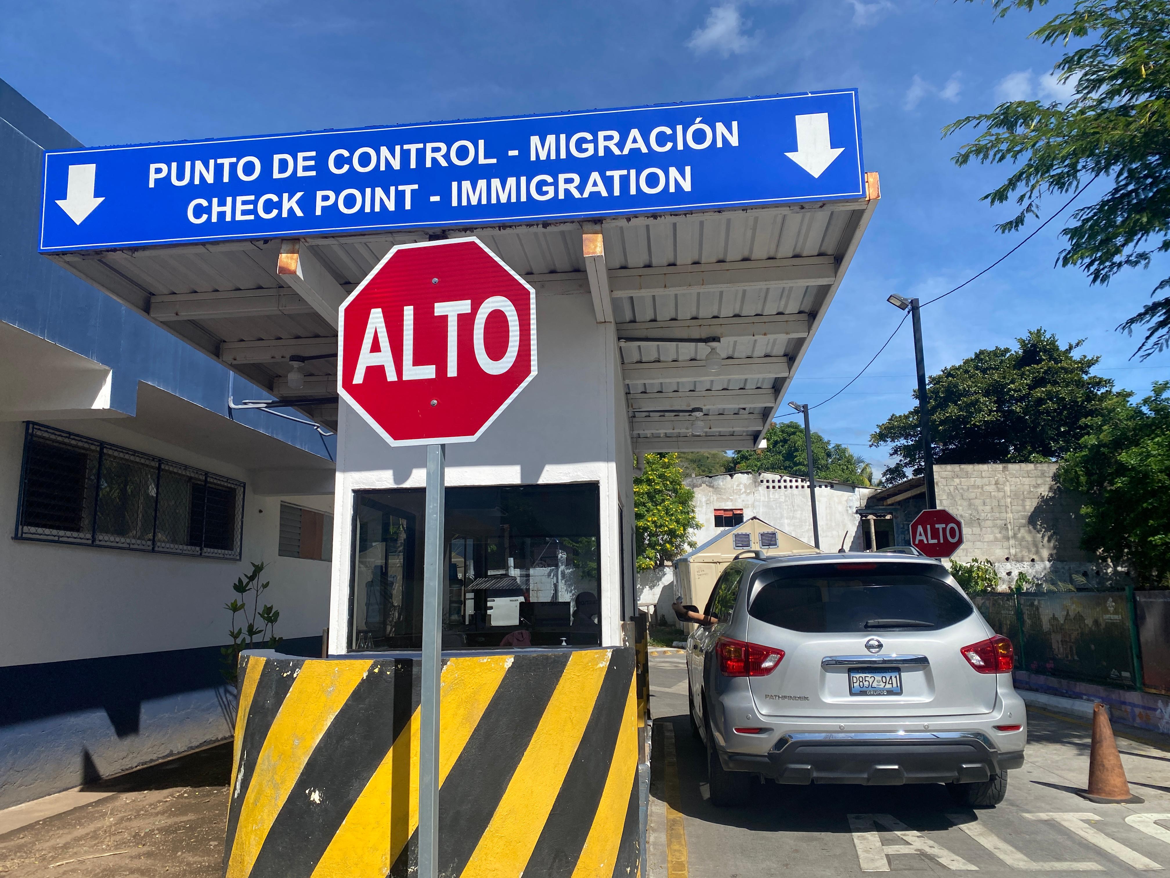 Ventanilla de control migratorio en frontera Guatemala–El Salvador donde se implementará el paso ágil.