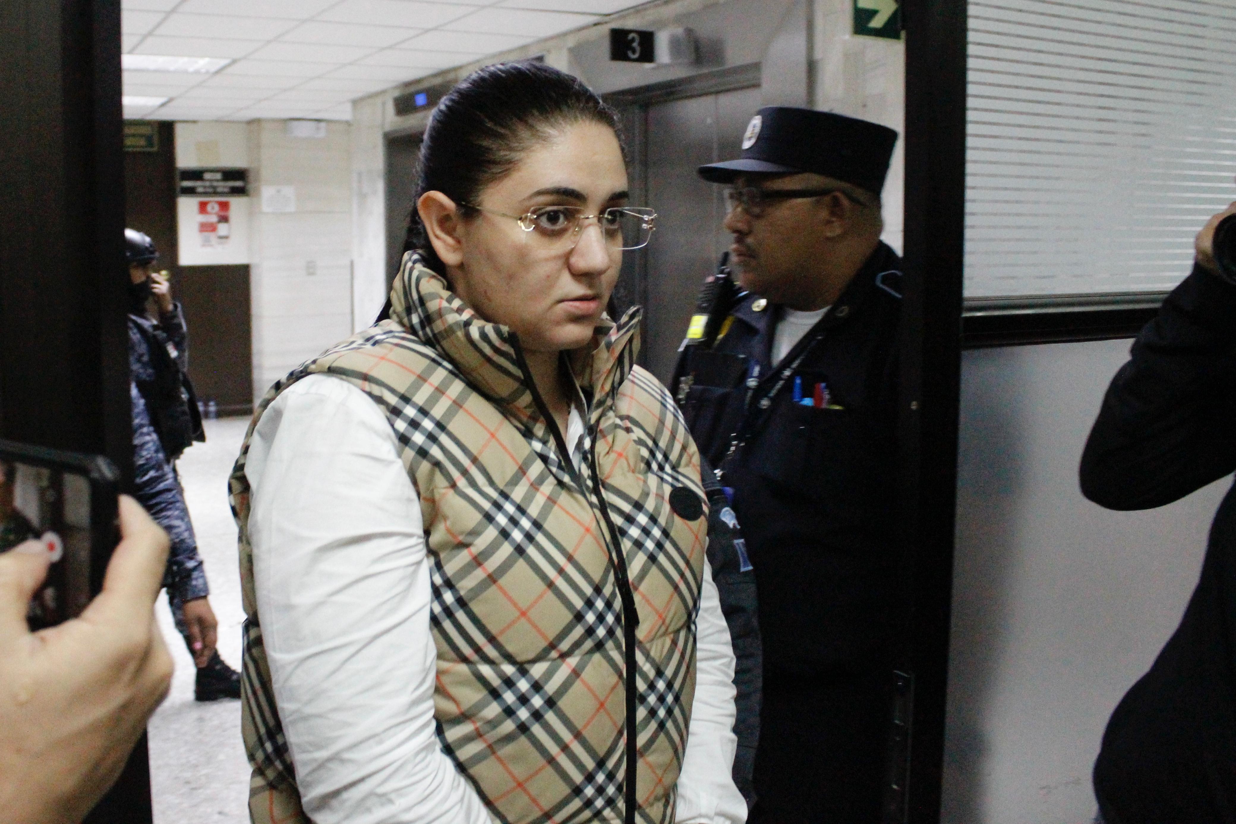 Fernanda Bonilla durante la audiencia del 2 de septiembre de 2025, en el Juzgado de Mayor Riesgo “C”, en dónde la Jueza Carol Berganza la envió a juicio oral por la muerte de Melisa Palacios Chacón. (Foto, Prensa Libre)