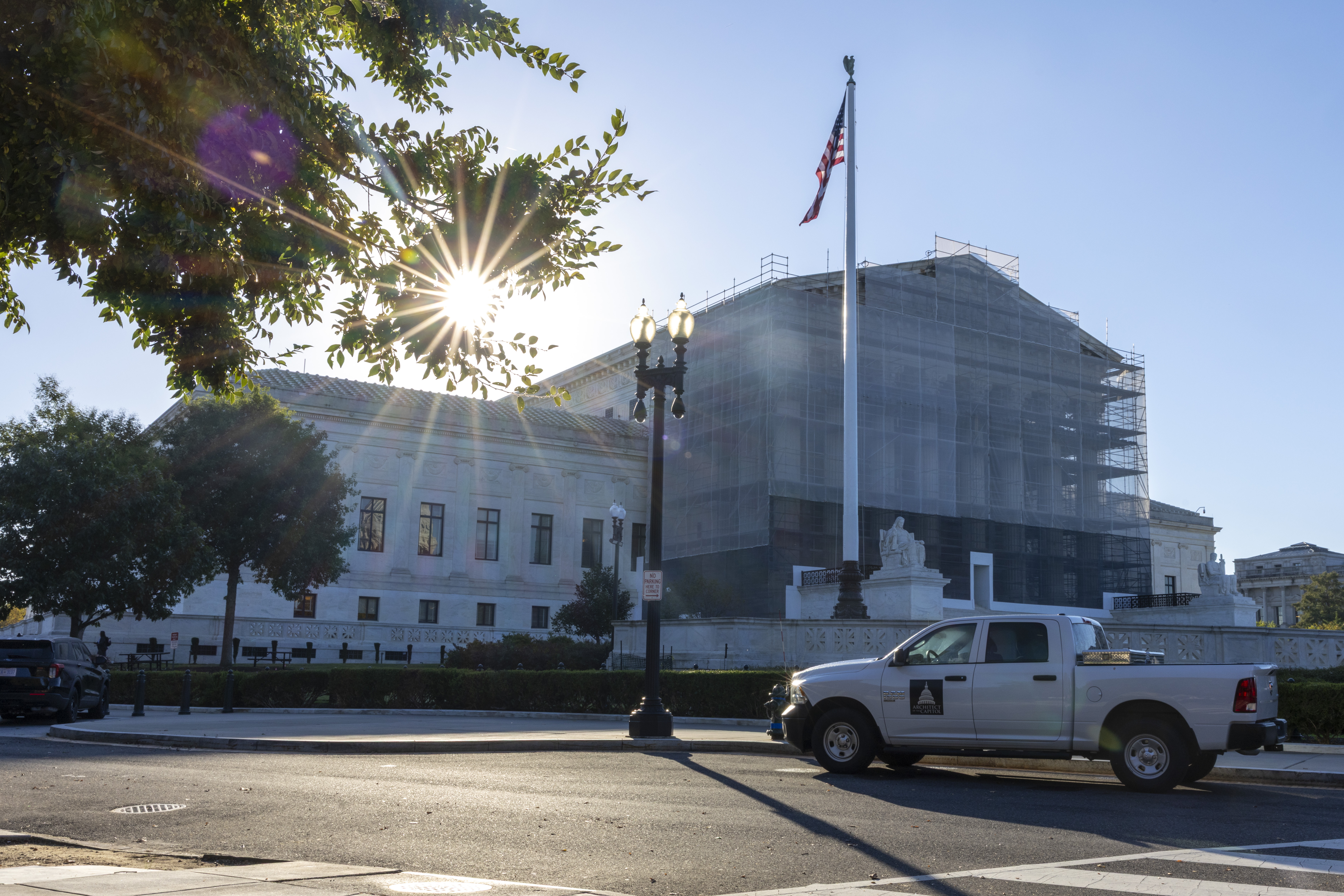 Qué decidió la Corte Suprema de EE. UU. sobre la opción de género X en los pasaportes
